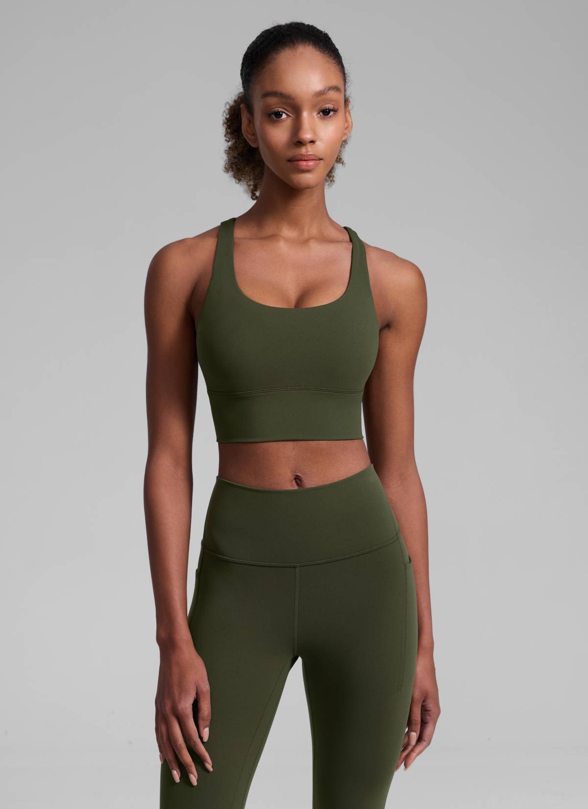 Nakedfeel חזיית קרופ תומכת Strappy Criss Cross - ירוק זית