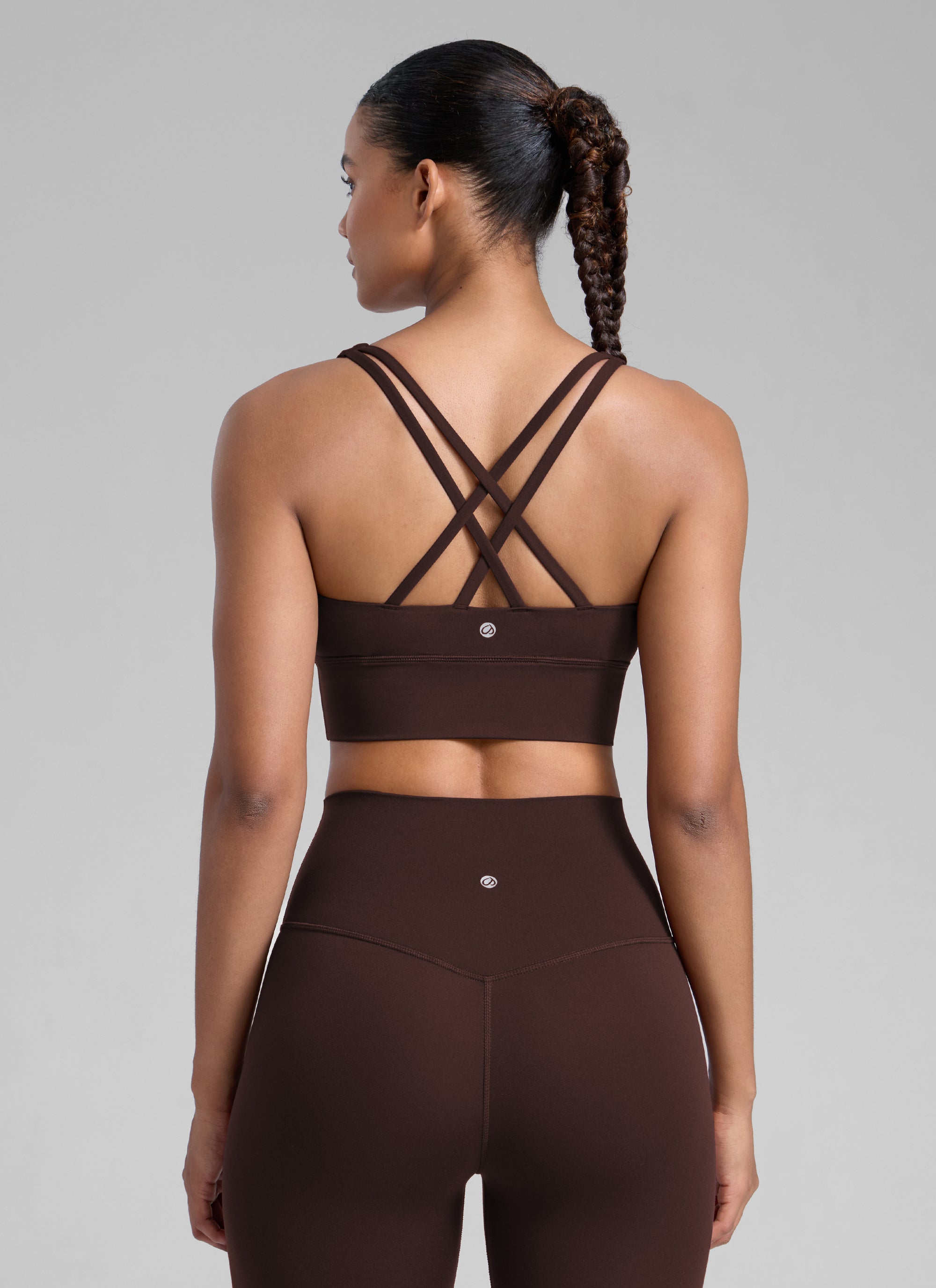 Nakedfeel חזיית קרופ תומכת Strappy Criss Cross - Hot Fudge Brown