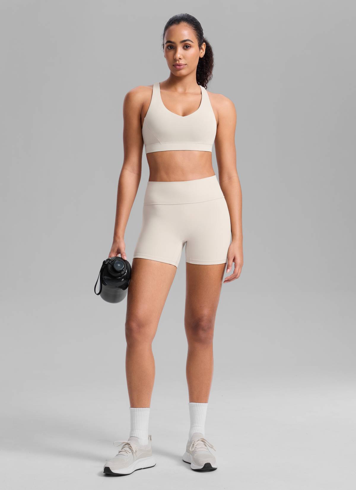 חזיית ספורט תומכת Butterbreeze V Neck עם רצועות מתכווננות - Mojave Tan