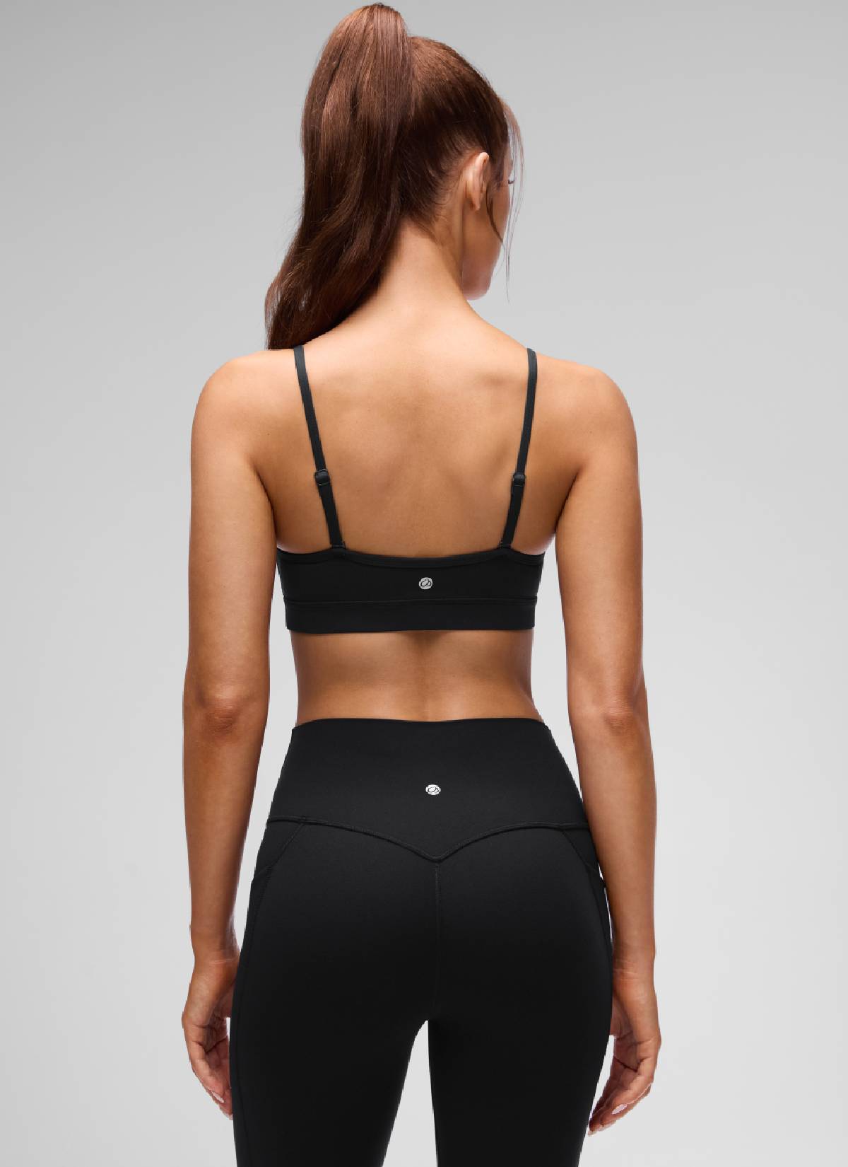 חזיית ספורט Butterluxe V Neck עם רצועות מתכווננות - שחור