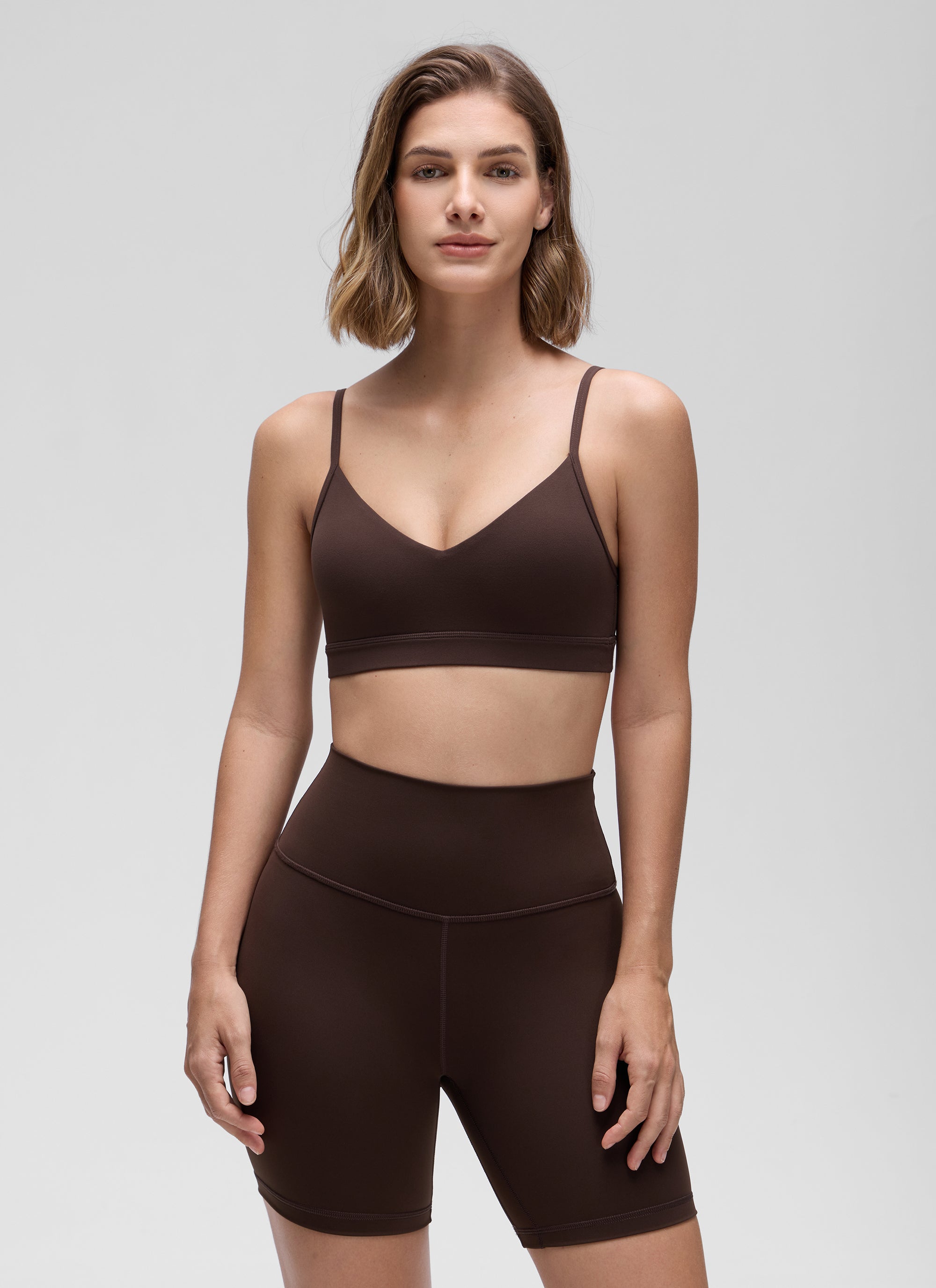 חזיית ספורט Butterluxe V Neck עם רצועות מתכווננות - Hot Fudge Brown