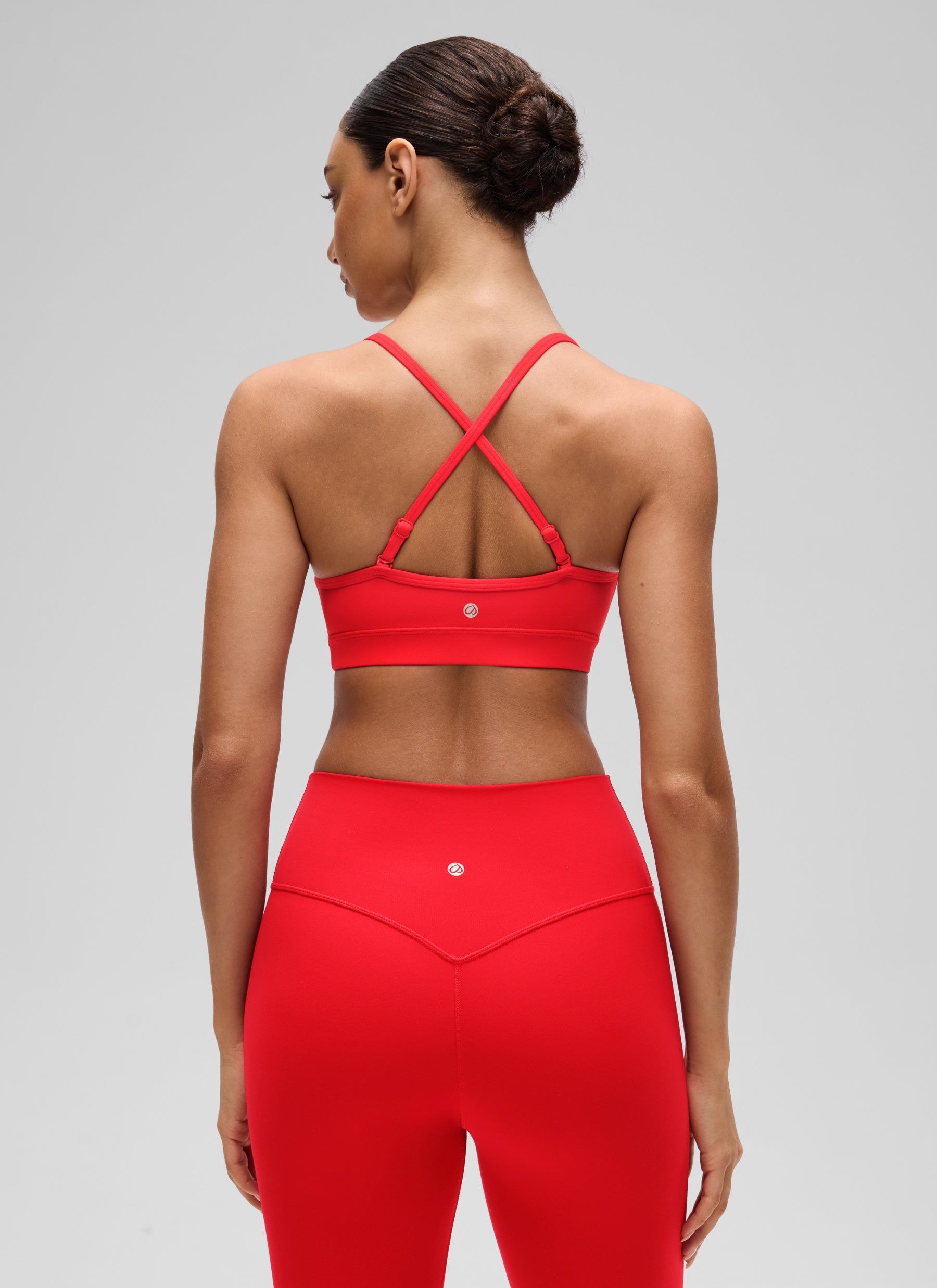 חזיית ספורט Butterluxe V Neck עם רצועות מתכווננות - Deep Red