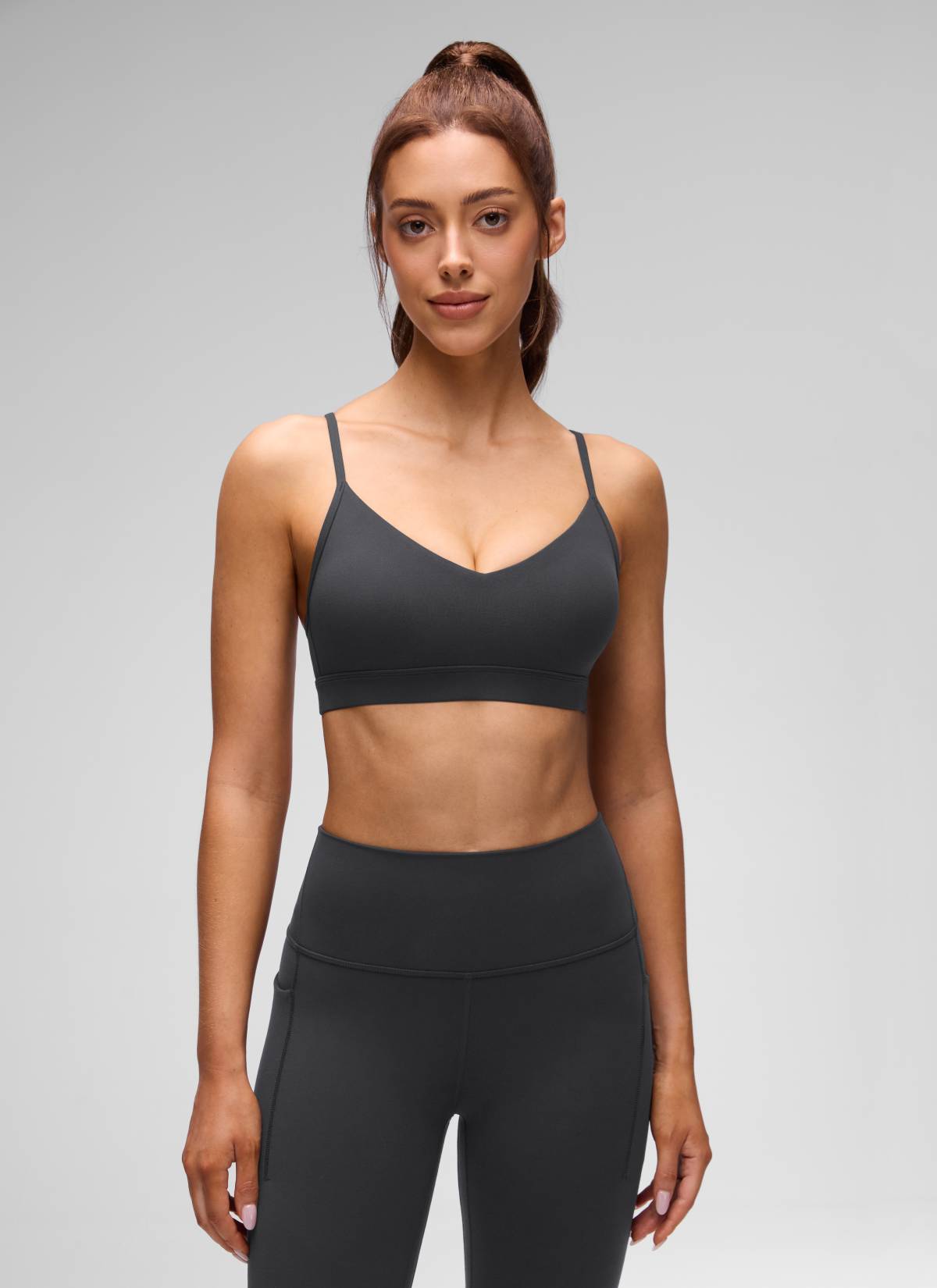 חזיית ספורט Butterluxe V Neck עם רצועות מתכווננות - אפור מעושן