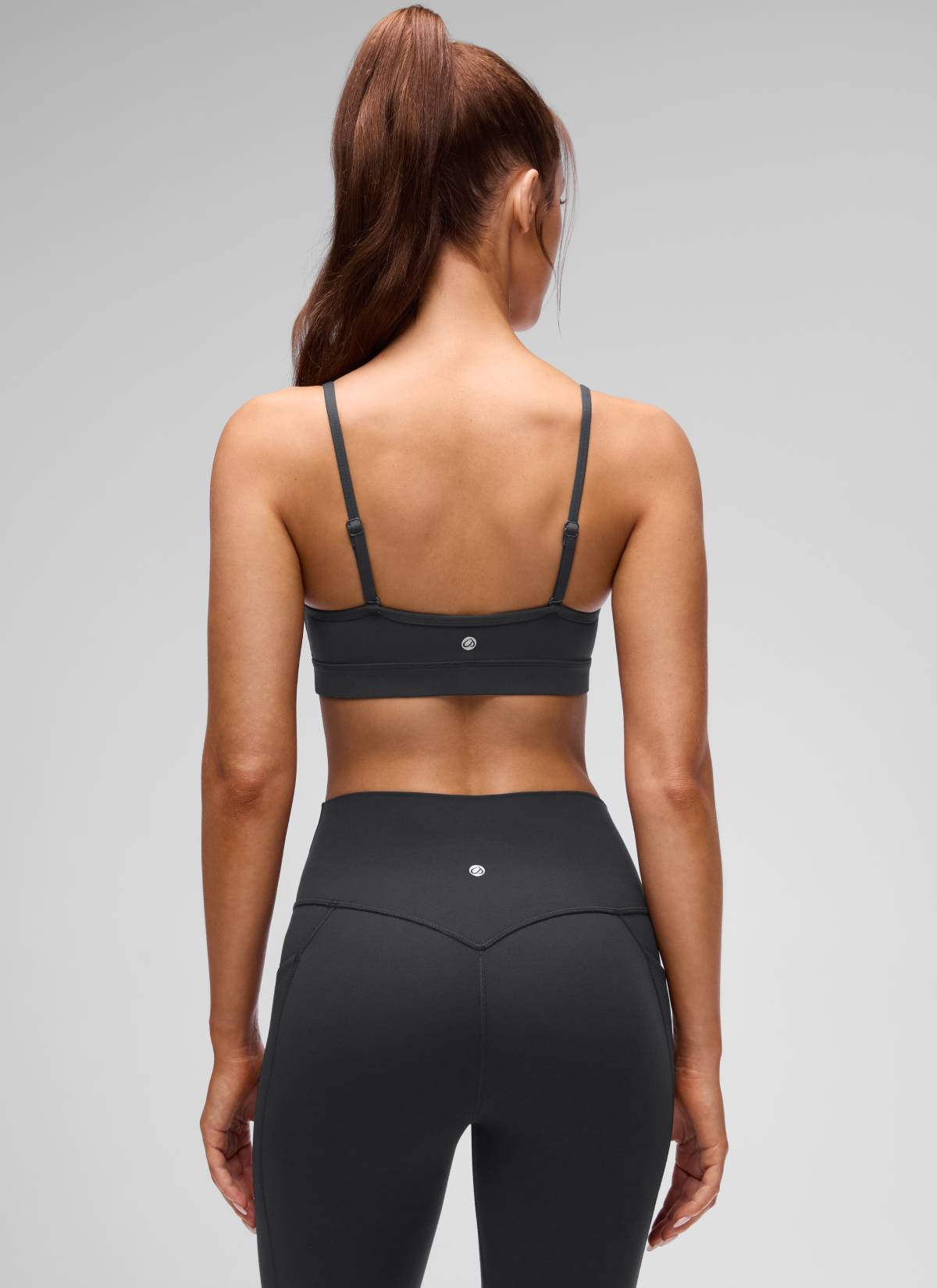 חזיית ספורט Butterluxe V Neck עם רצועות מתכווננות - אפור מעושן