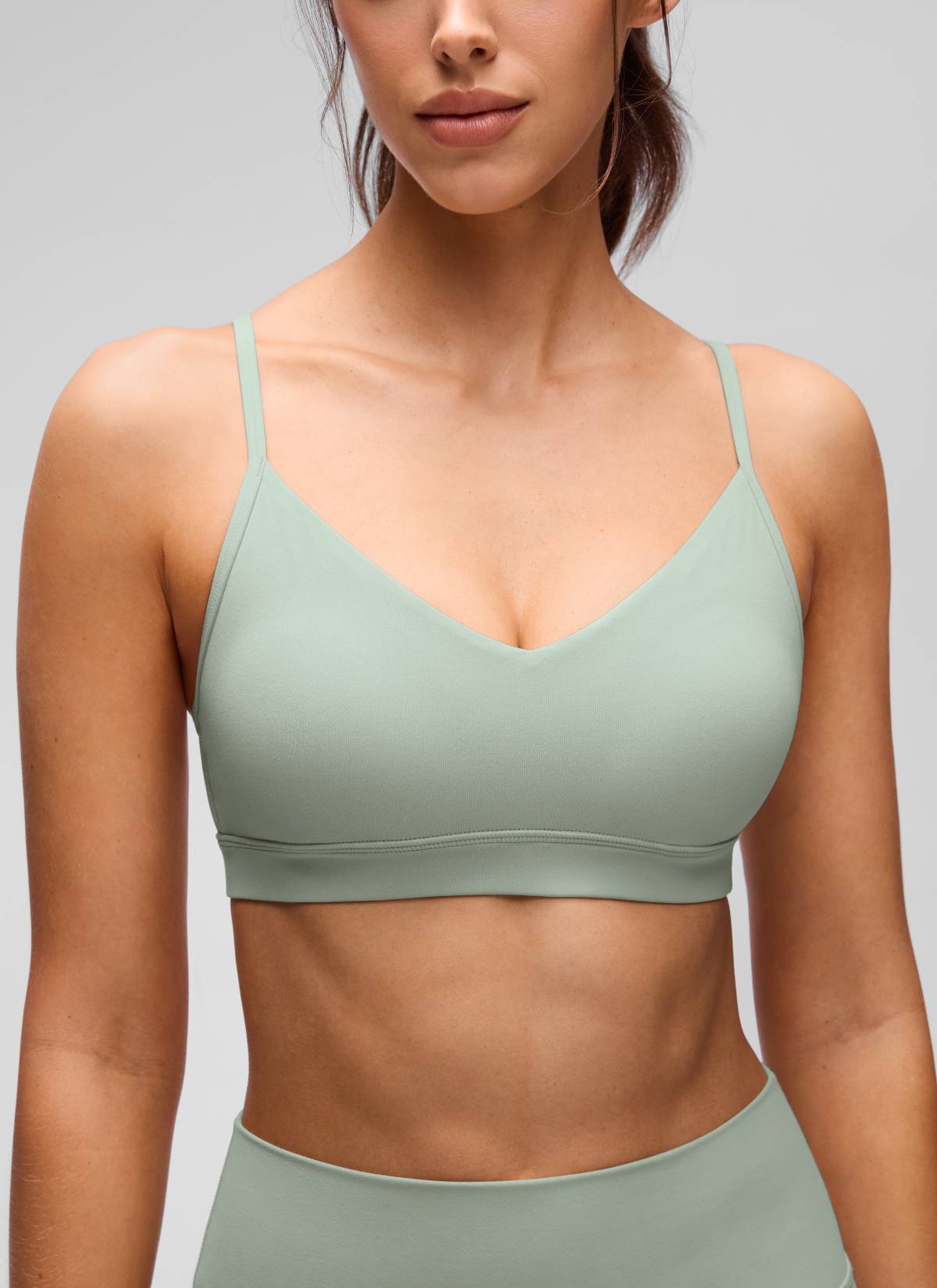 חזיית ספורט Butterluxe V Neck עם רצועות מתכווננות - Green Palm