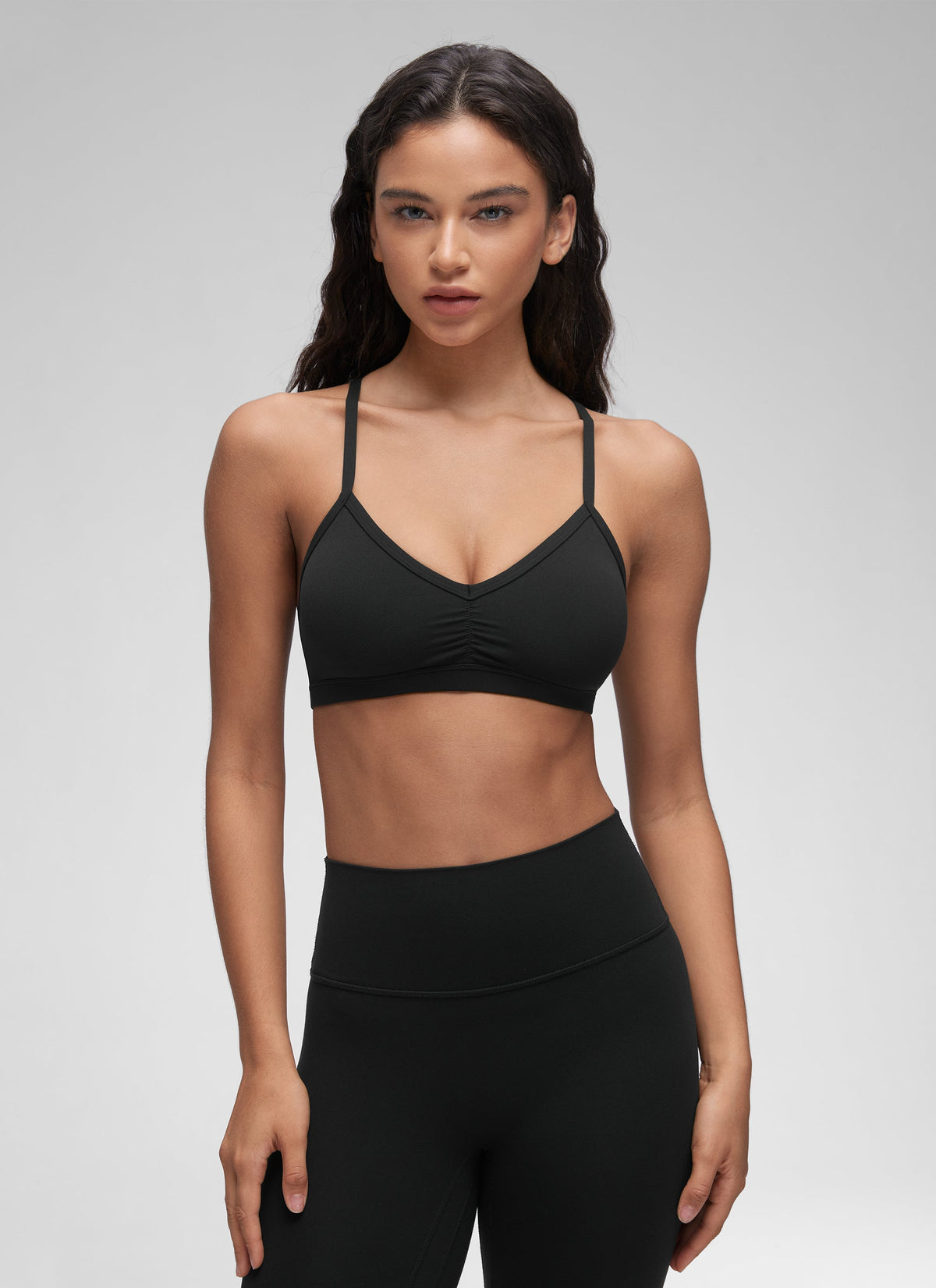 חזיית ספורט Butterluxe Sports Ruched V Neck - שחור