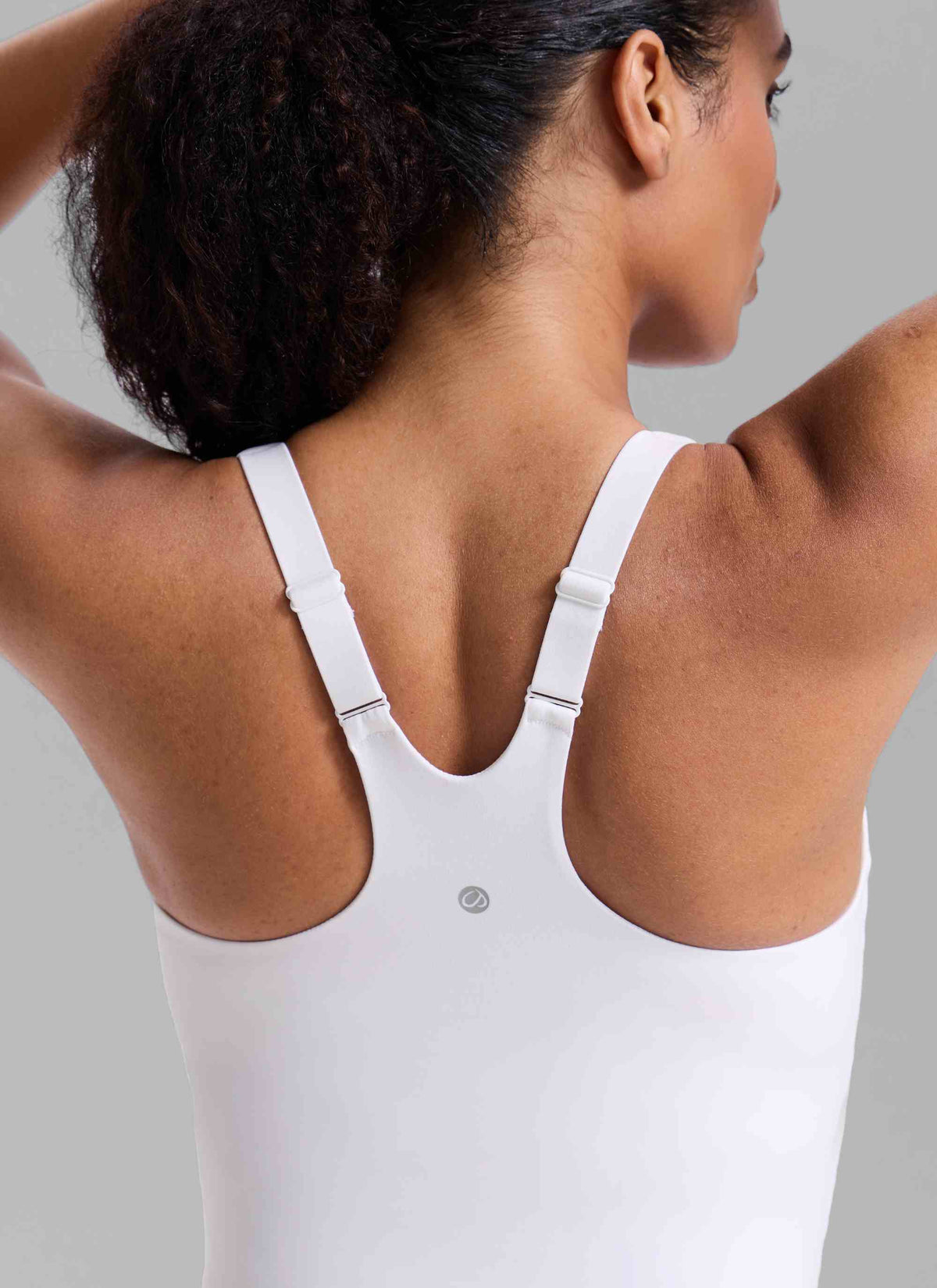 גופייה עם חזייה פנימית Butterlift V Neck Racerback עם רצועות מתכווננות - לבן