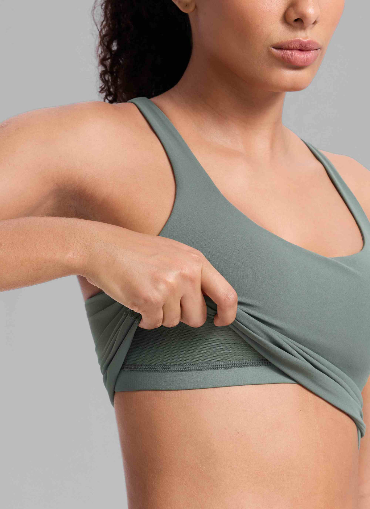 גופייה עם חזייה פנימית Butterlift V Neck Racerback עם רצועות מתכווננות - מרווה
