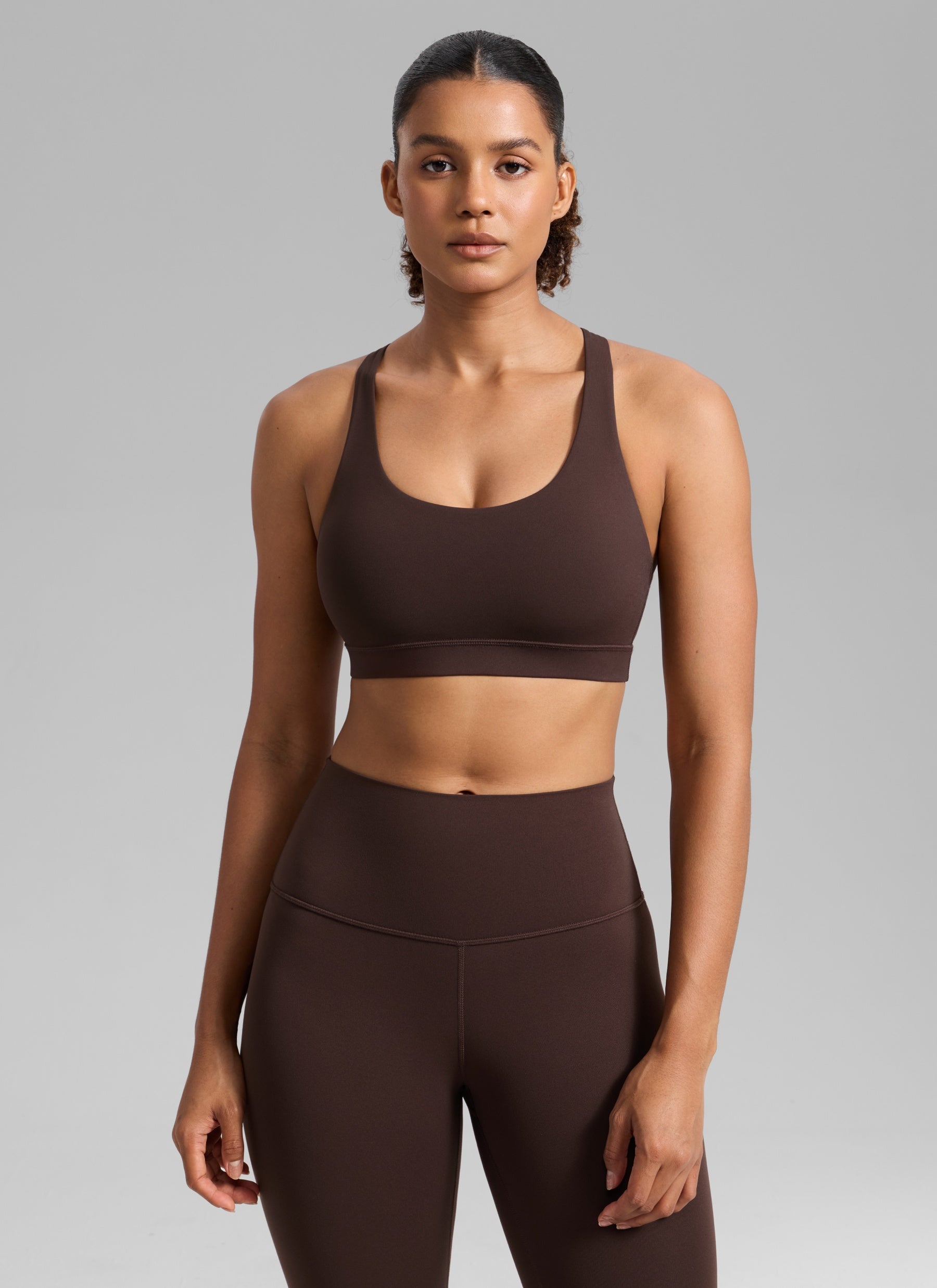 NakedFeel חזיית ספורט תומכת Criss Cross - Hot Fudge Brown