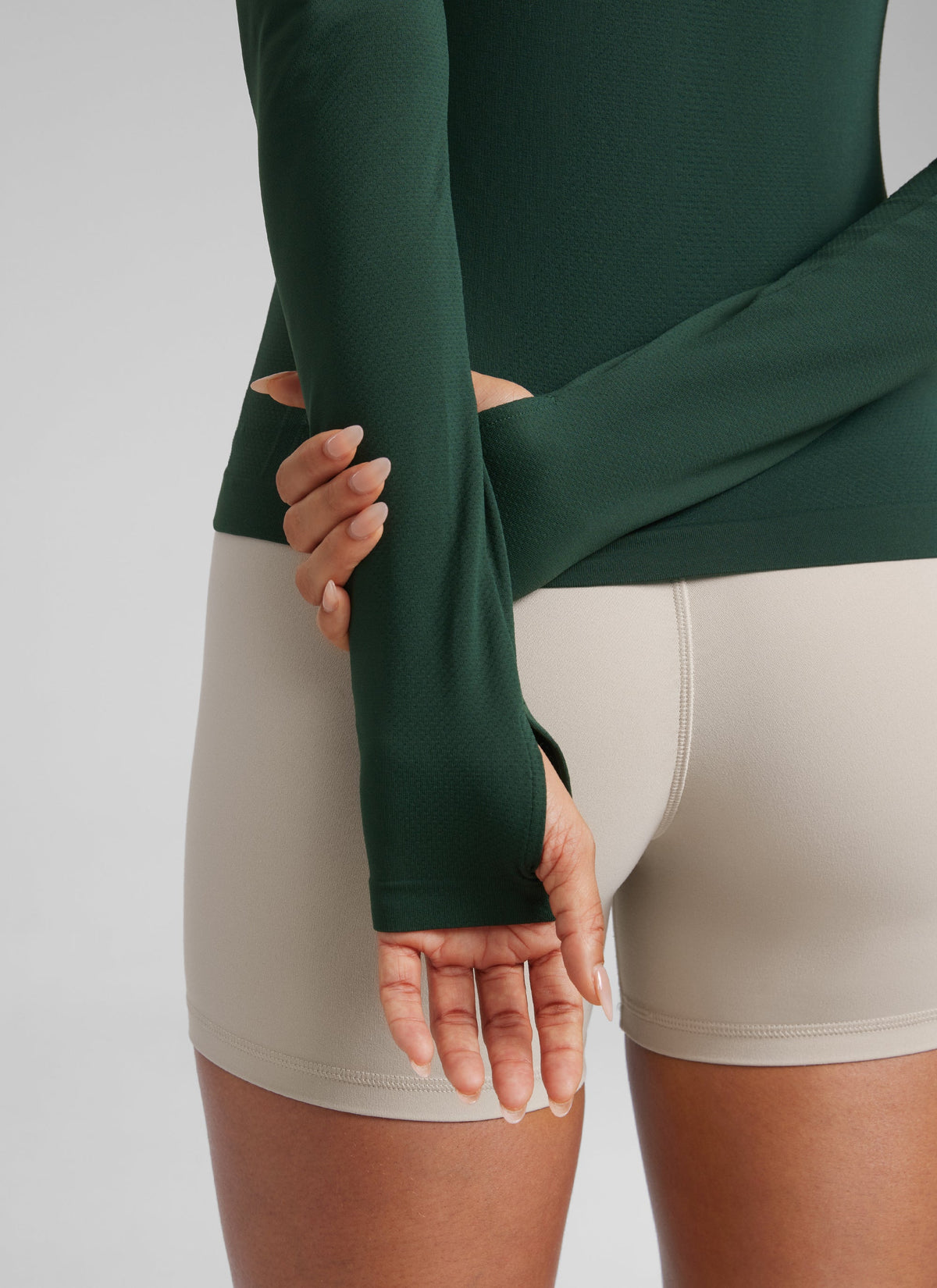 חולצת Seamless ארוכה צמודה באורך מותן - Legend Green