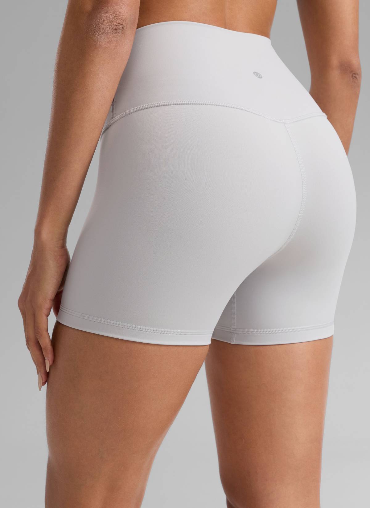 טייץ קצר 4" NakedFeel - Platinum Grey