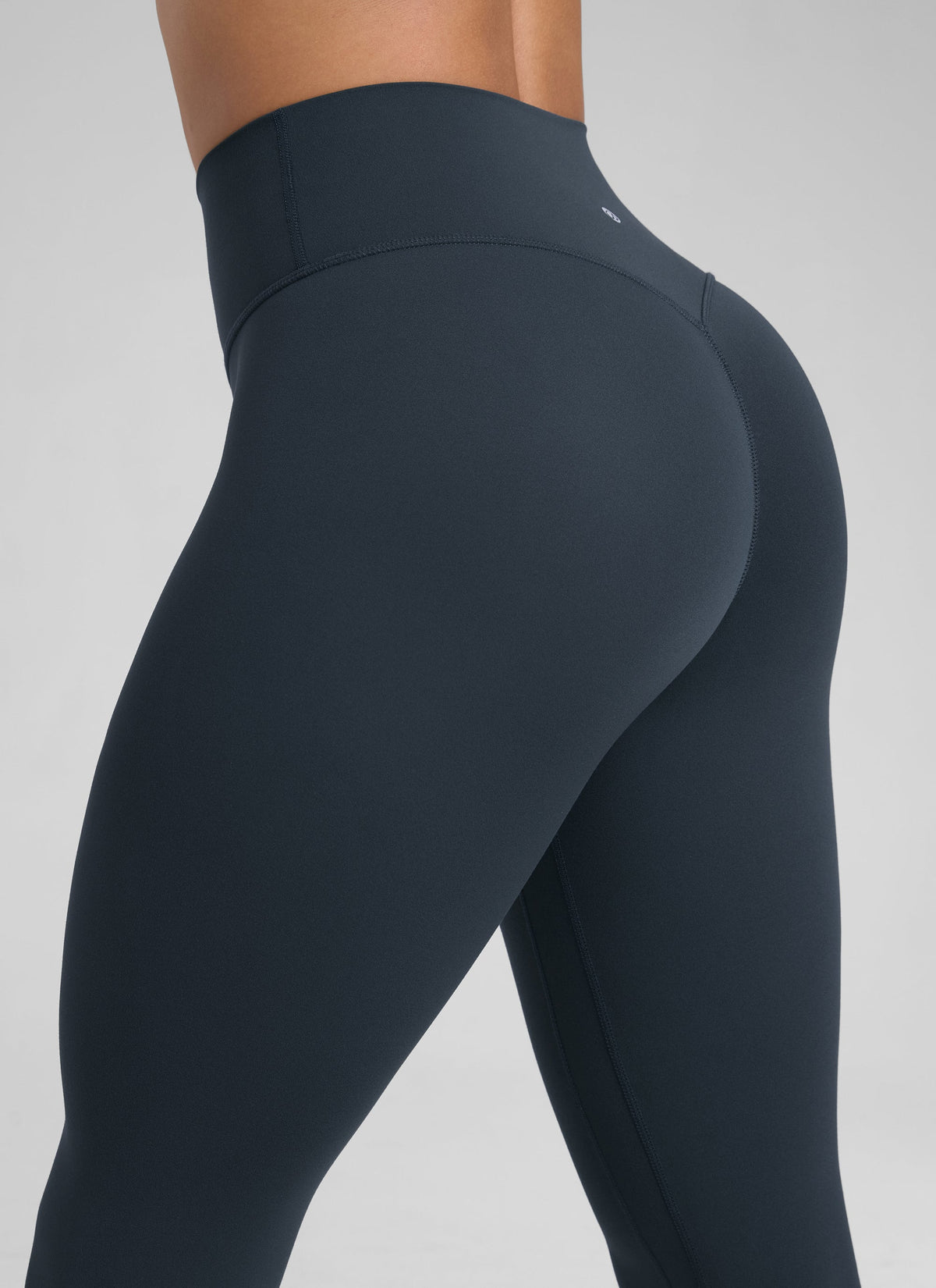 טייץ מחטב+ עם כיווץ בישבן 25" Butterlift Secretsculpt™ ללא תפר קדמי - כחול נייבי