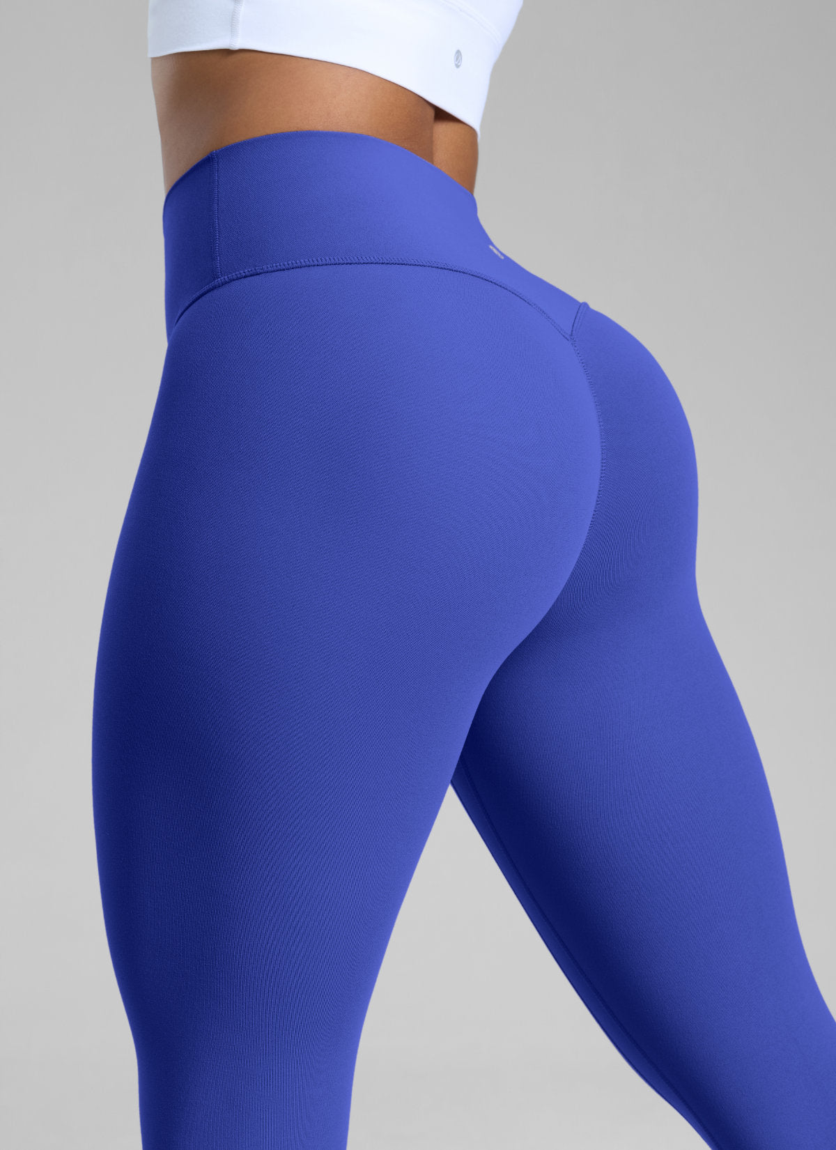 טייץ מחטב+ עם כיווץ בישבן 25" Butterlift Secretsculpt™ ללא תפר קדמי - כחול רויאל