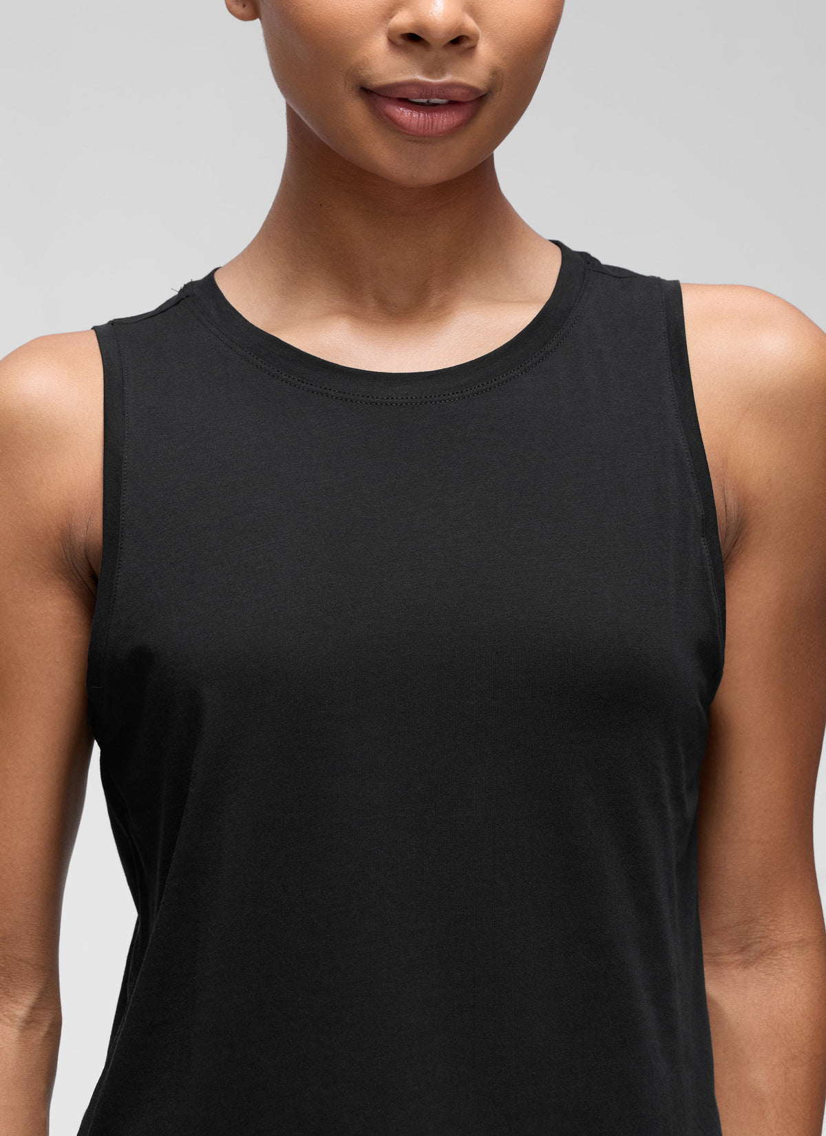 גופיית קרופ Pima Cotton Round Neck - שחור