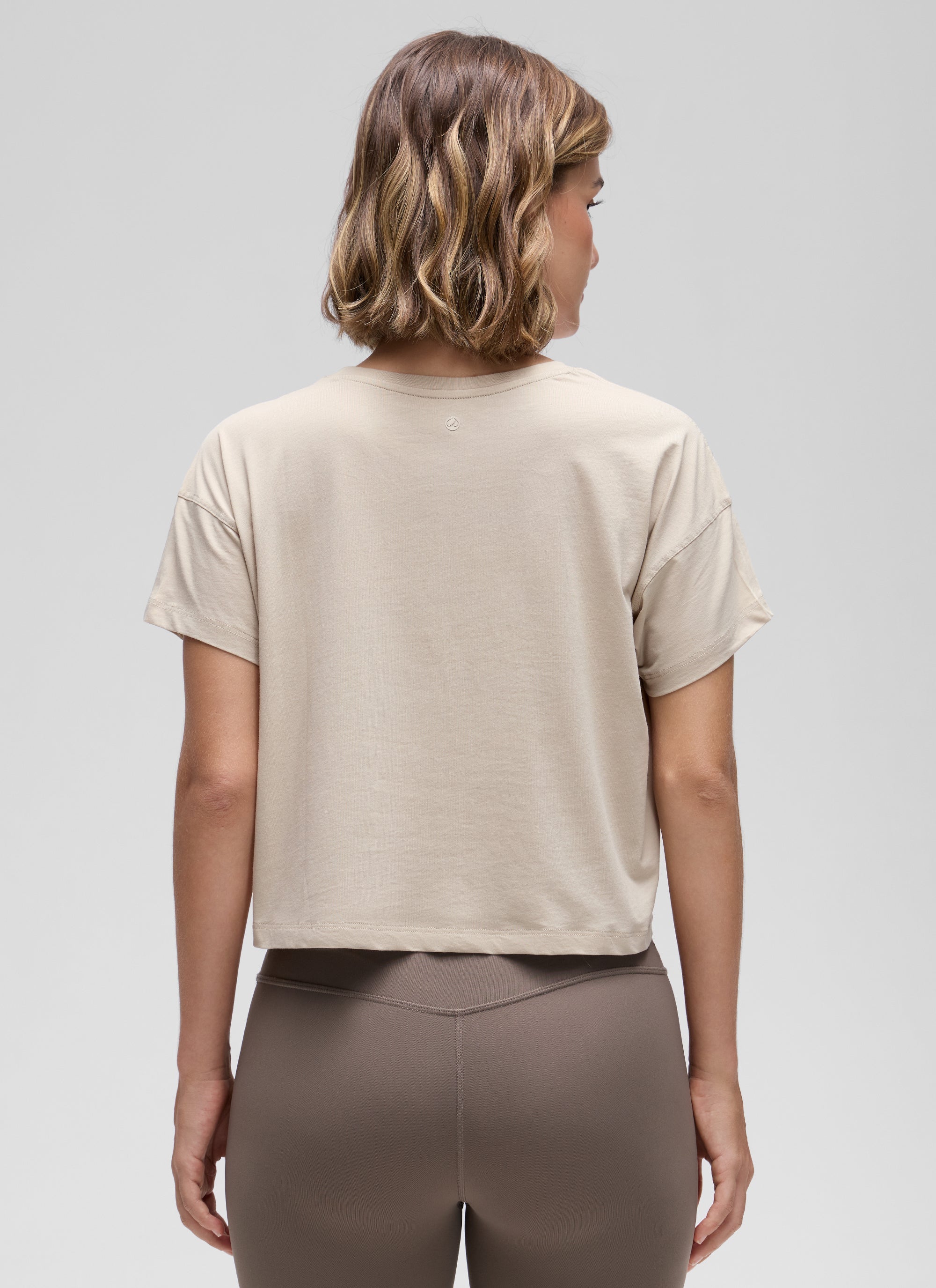 חולצת קרופ Pima Cotton Crew Neck - Mojave Tan