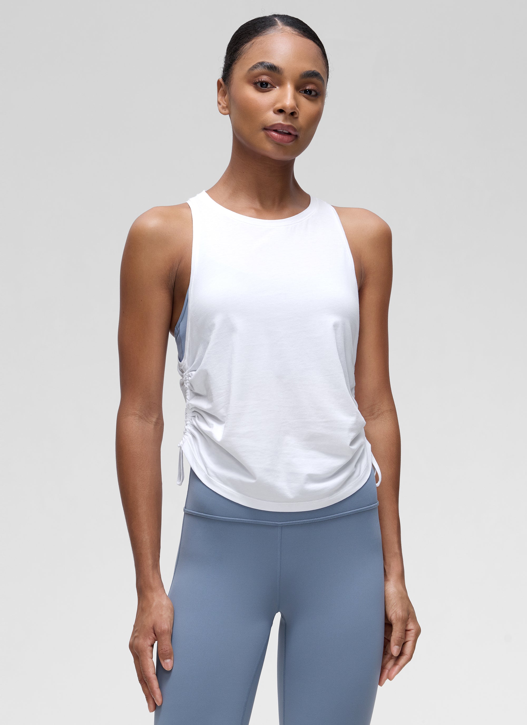 גופיית אימון Pima Cotton Racerback Ruched - לבן