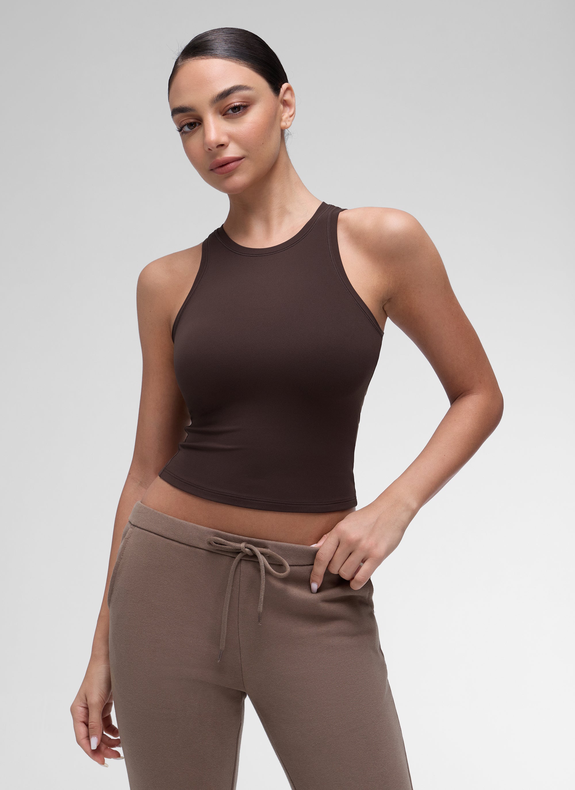 גופייה Softembrace High Neck Racerback בטנה כפולה - Hot Fudge Brown