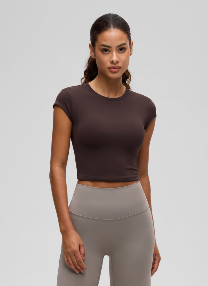 חולצת קרופ קצרה Softembrace Cap Sleeve - Hot Fudge Brown