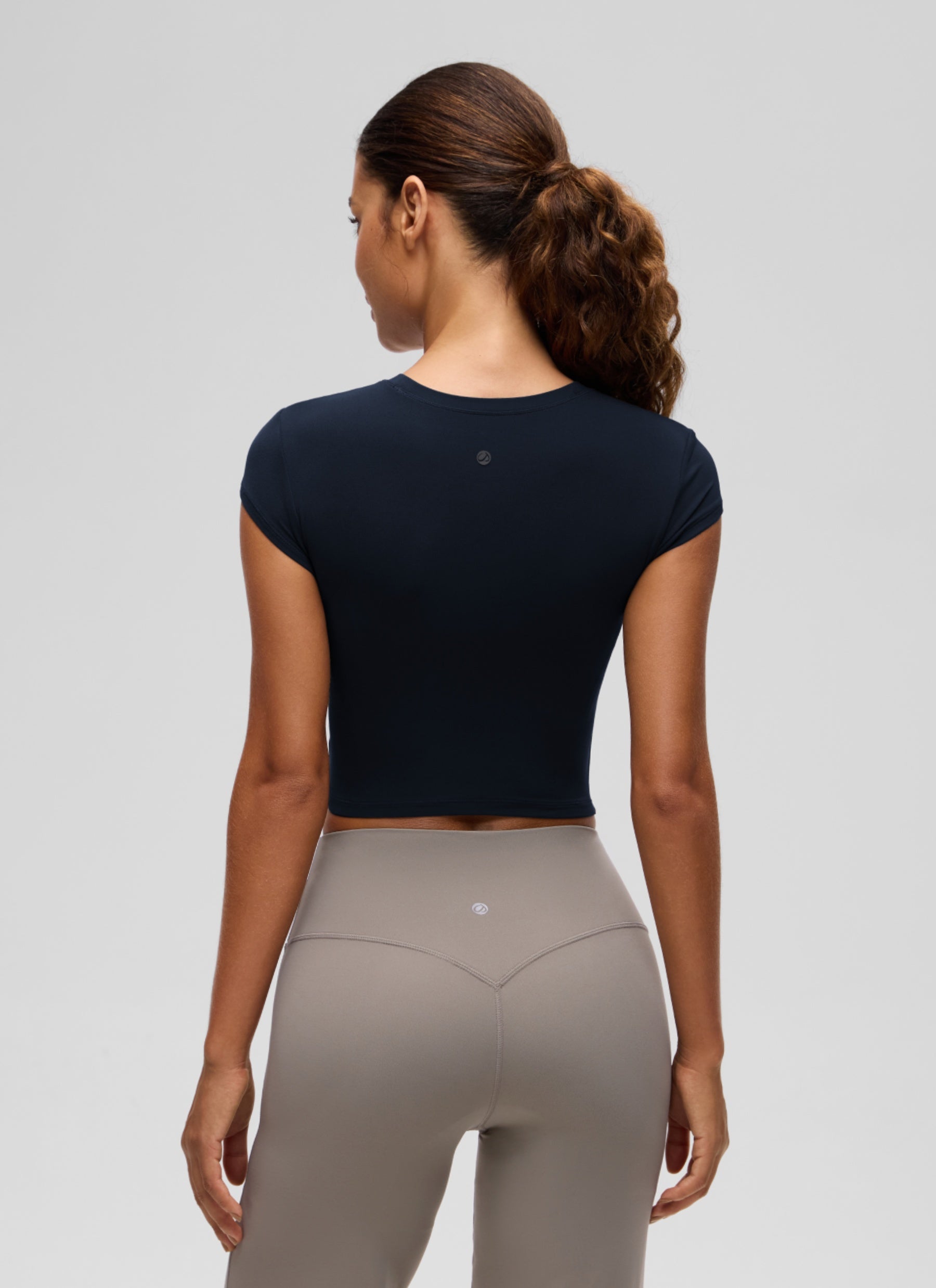 חולצת קרופ קצרה Softembrace Cap Sleeve - כחול נייבי