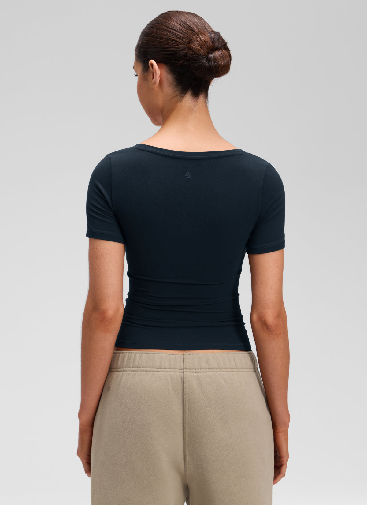 חולצה קצרה Softembrace U Neck צמודה - כחול נייבי