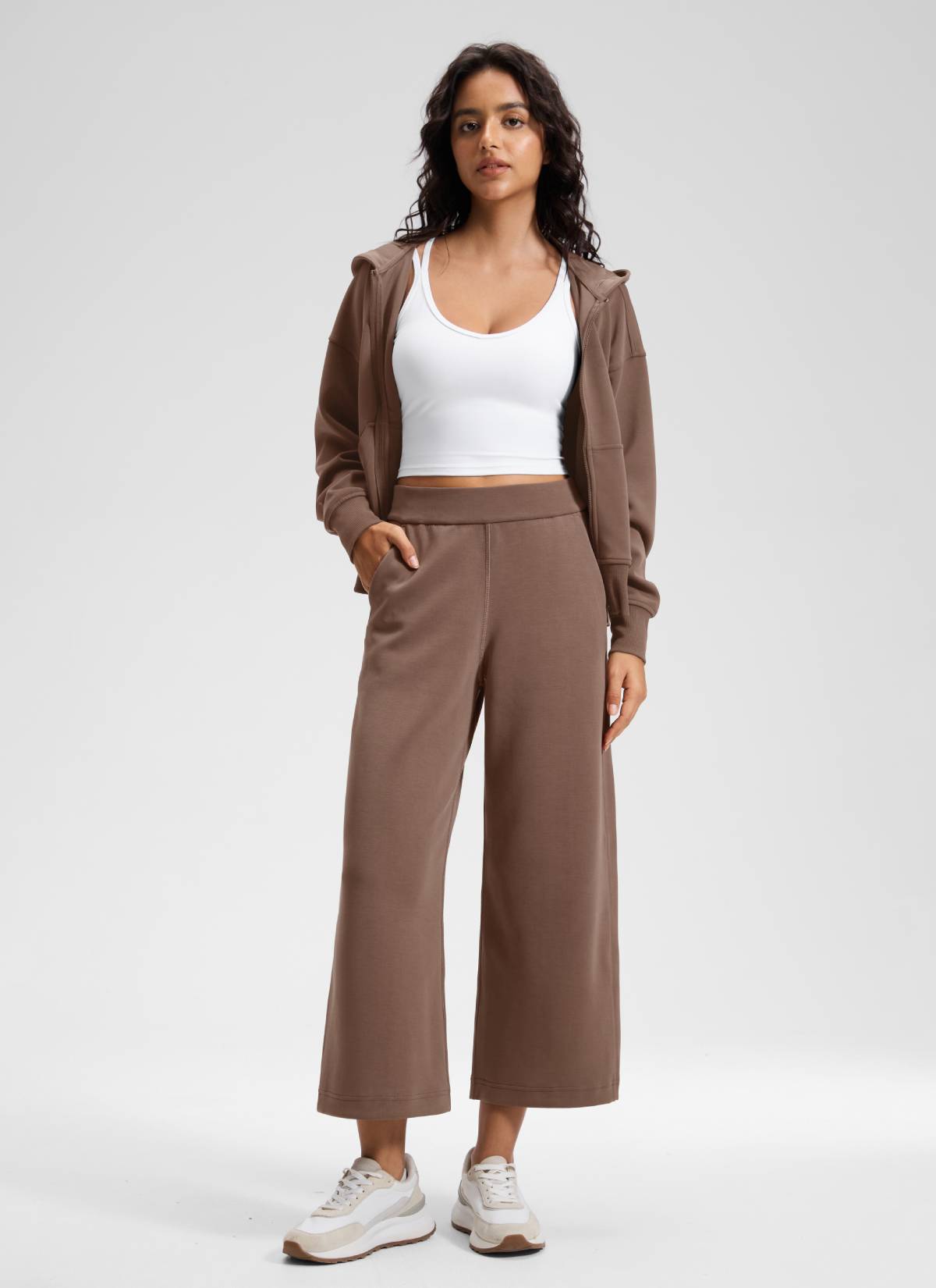 מכנס טרנינג SoftAura רחב עם כיסים 25" - Lava Brown