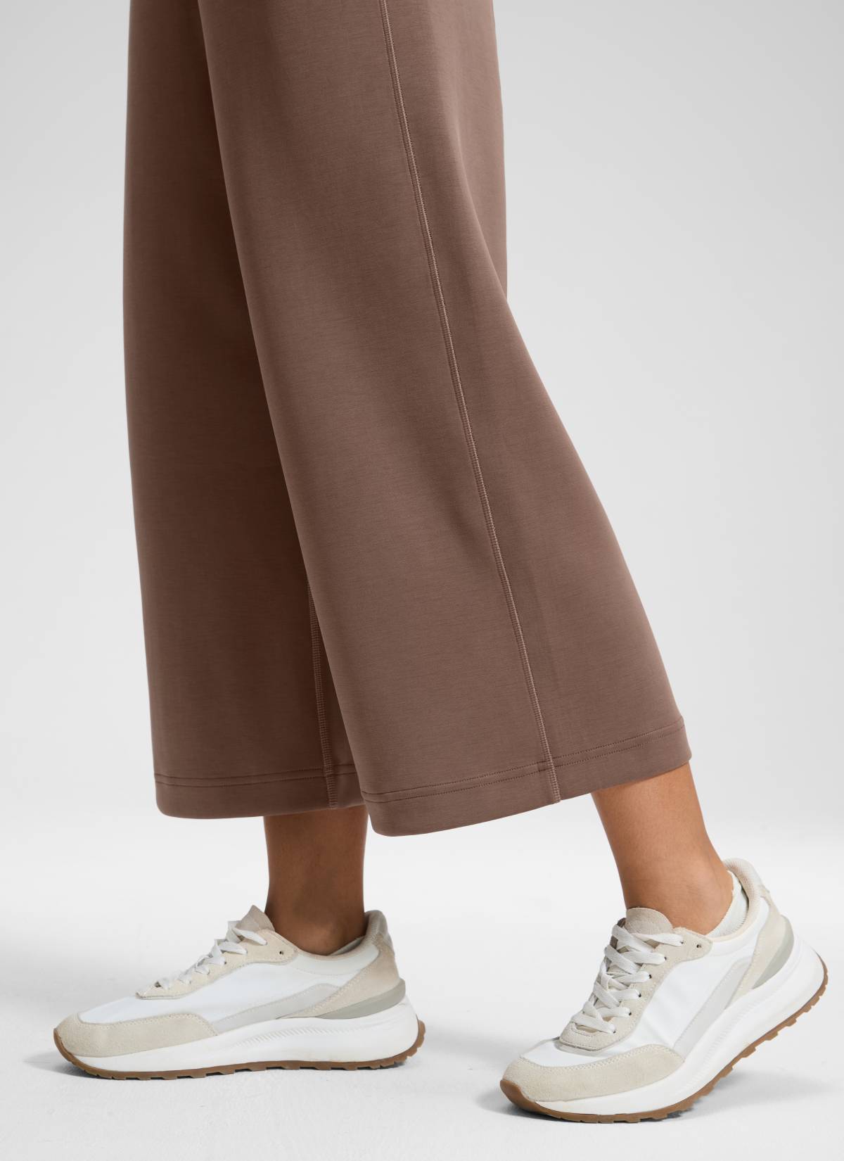 מכנס טרנינג SoftAura רחב עם כיסים 25" - Lava Brown