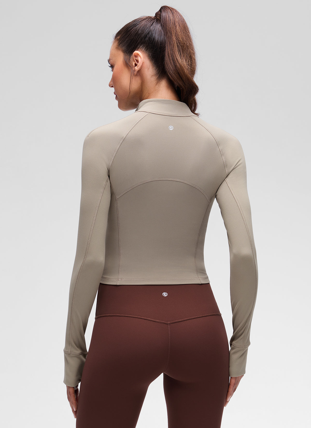 חולצת קרופ ארוכה Butterluxe עם חצי-רוכסן - Warm Ash Grey