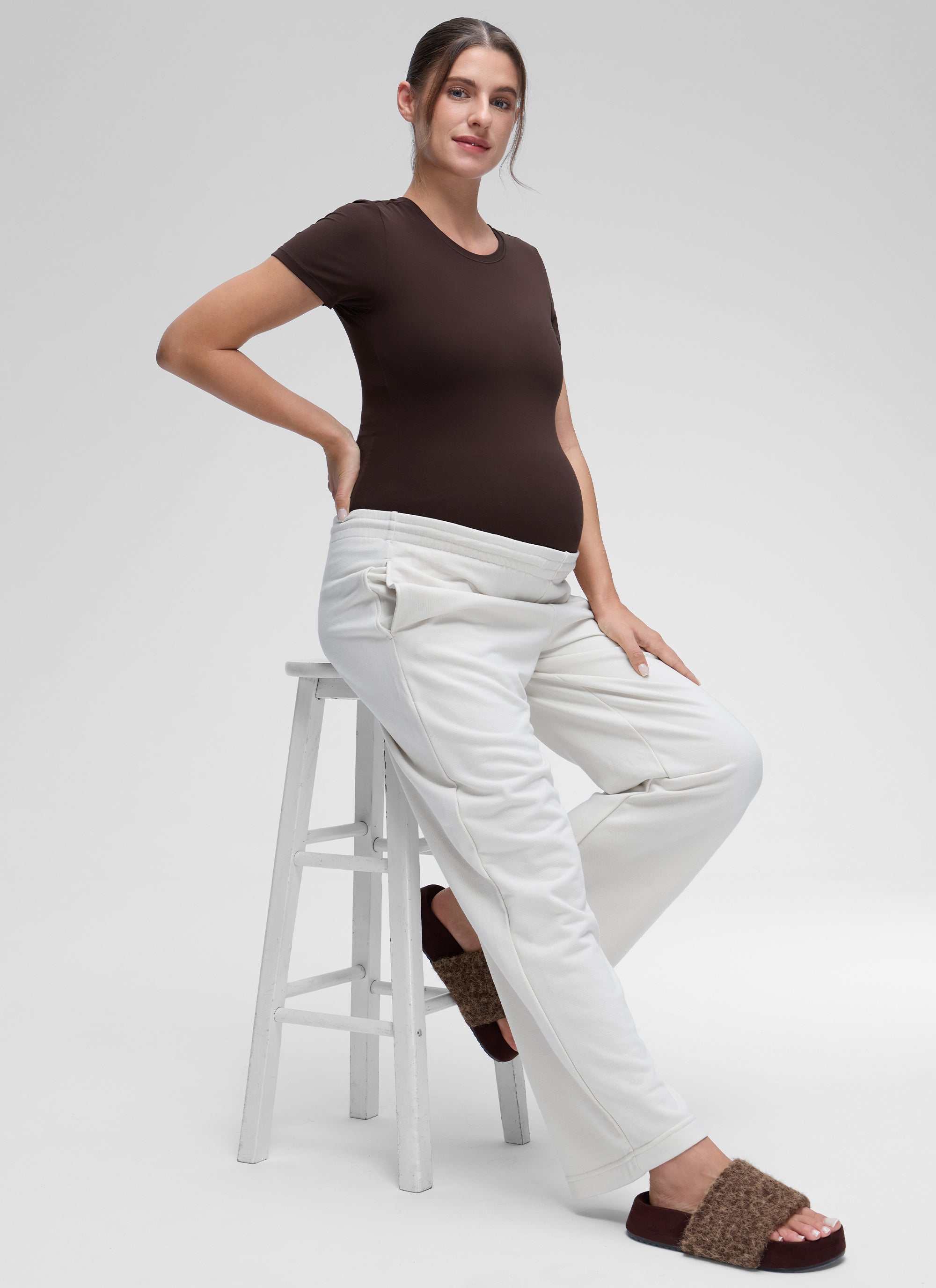 חולצה קצרה הריון Softembrace Crew Neck - Hot Fudge Brown