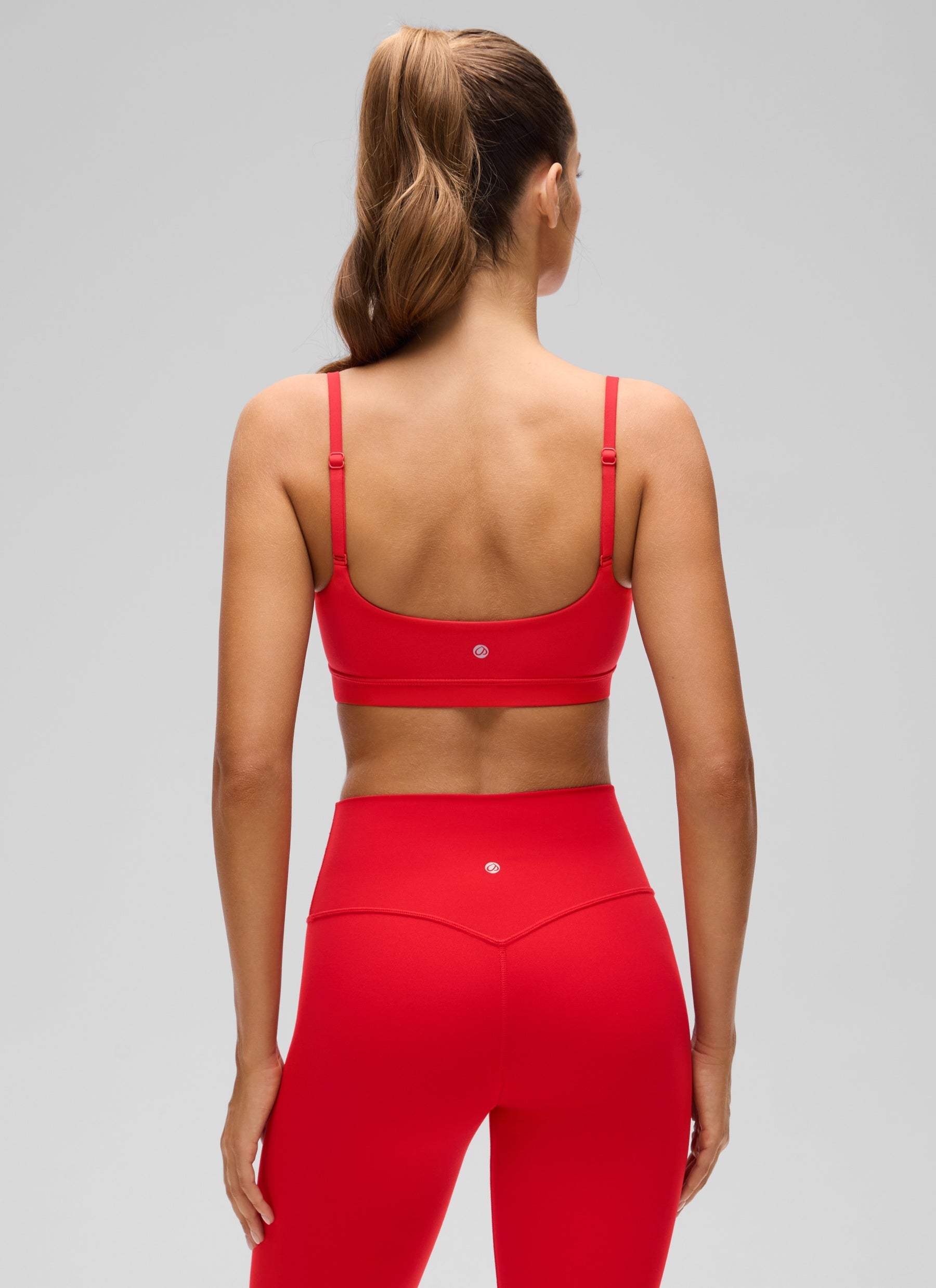 חזיית ספורט Butterluxe Spaghetti Strap עם רצועות מתכווננות - Deep Red