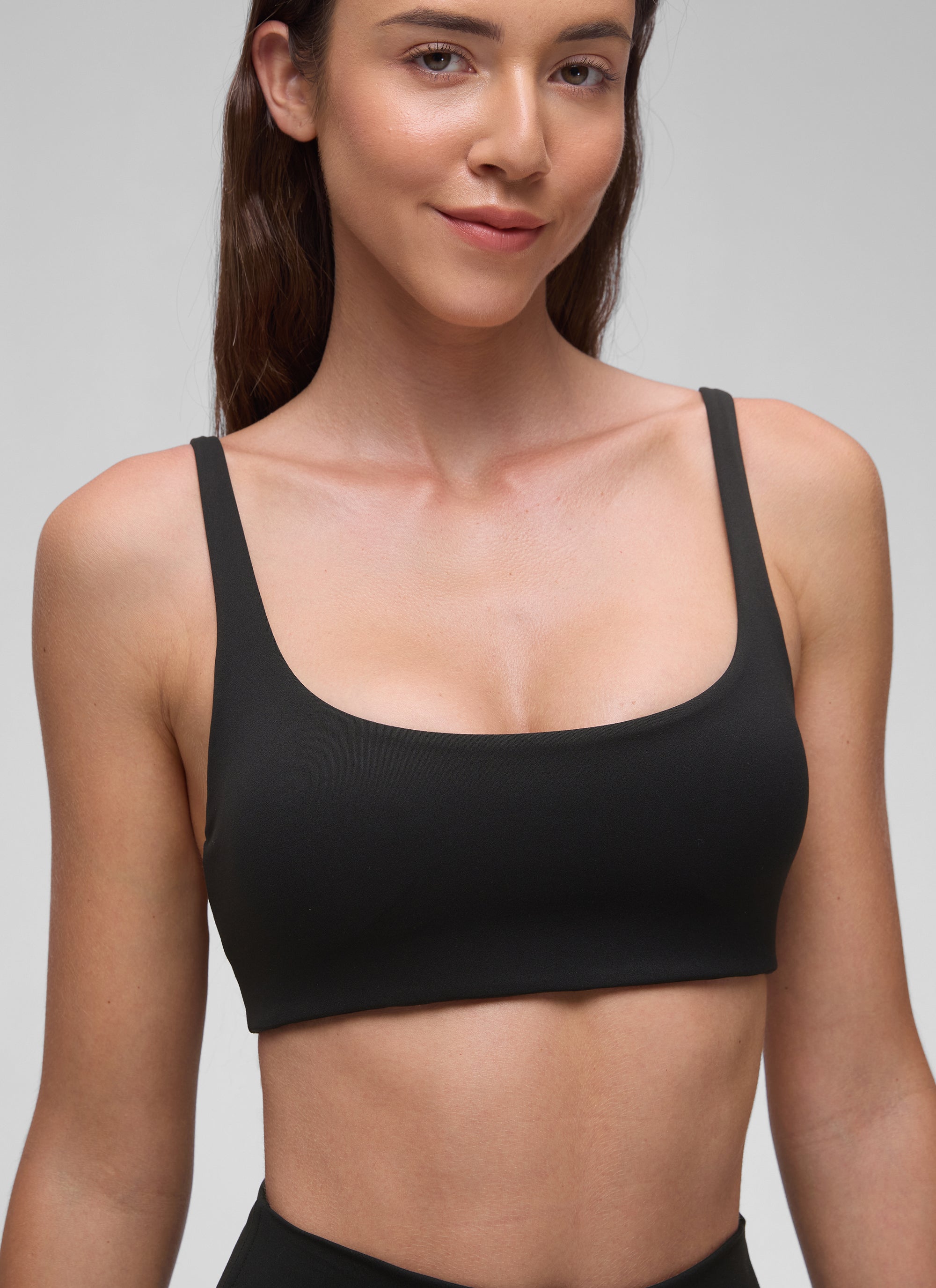 חזיית ספורט Butterluxe מחשוף מרובע Mini Bra - שחור