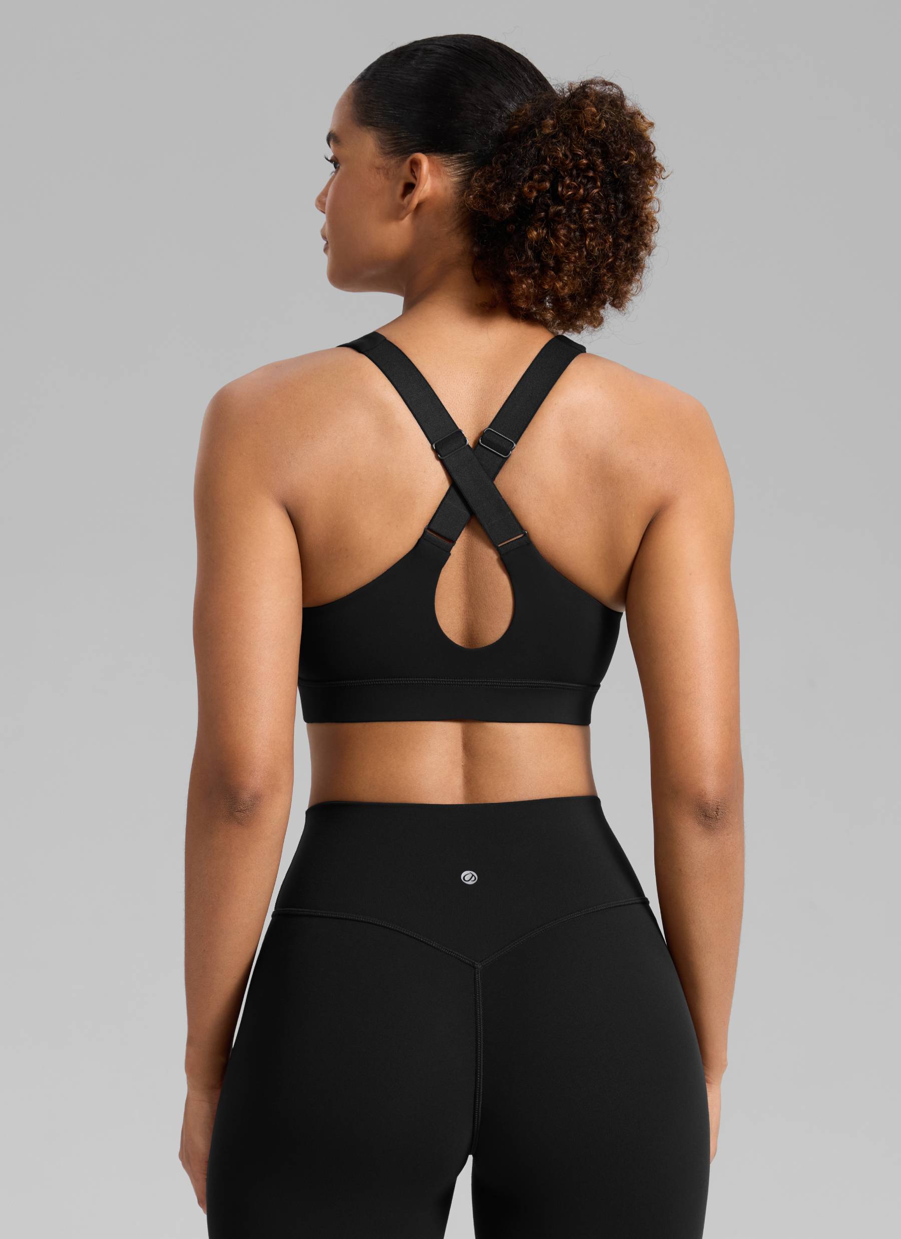 חזיית ספורט תומכת Butterbreeze V Neck עם רצועות מתכווננות - שחור