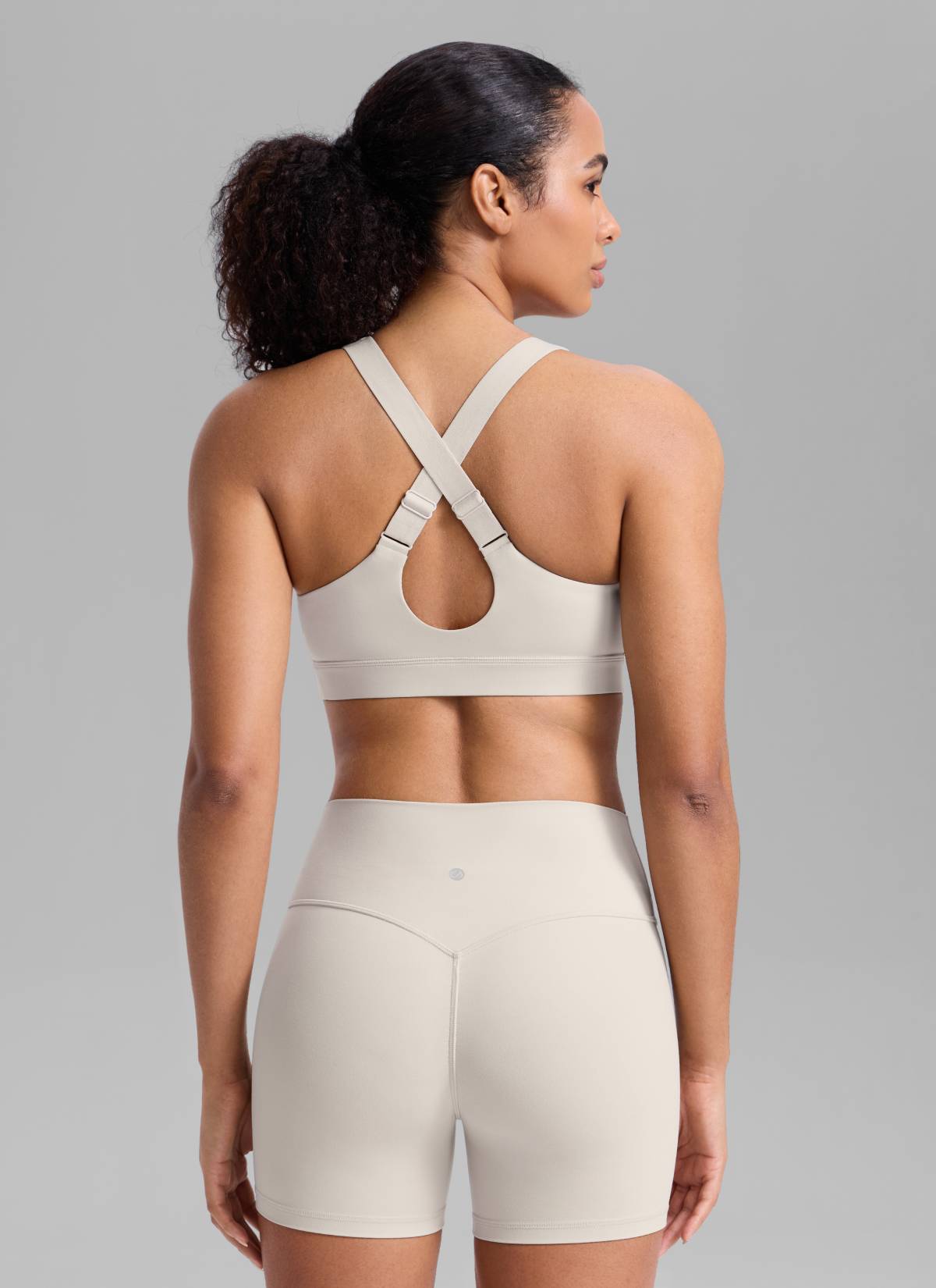 חזיית ספורט תומכת Butterbreeze V Neck עם רצועות מתכווננות - Mojave Tan