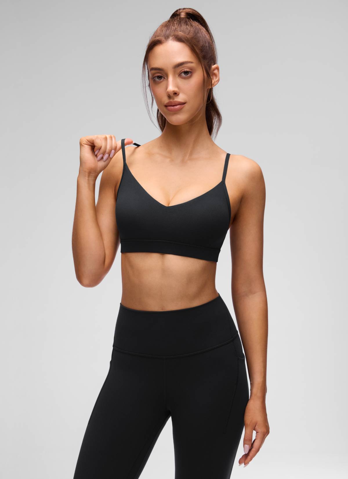 חזיית ספורט Butterluxe V Neck עם רצועות מתכווננות - שחור