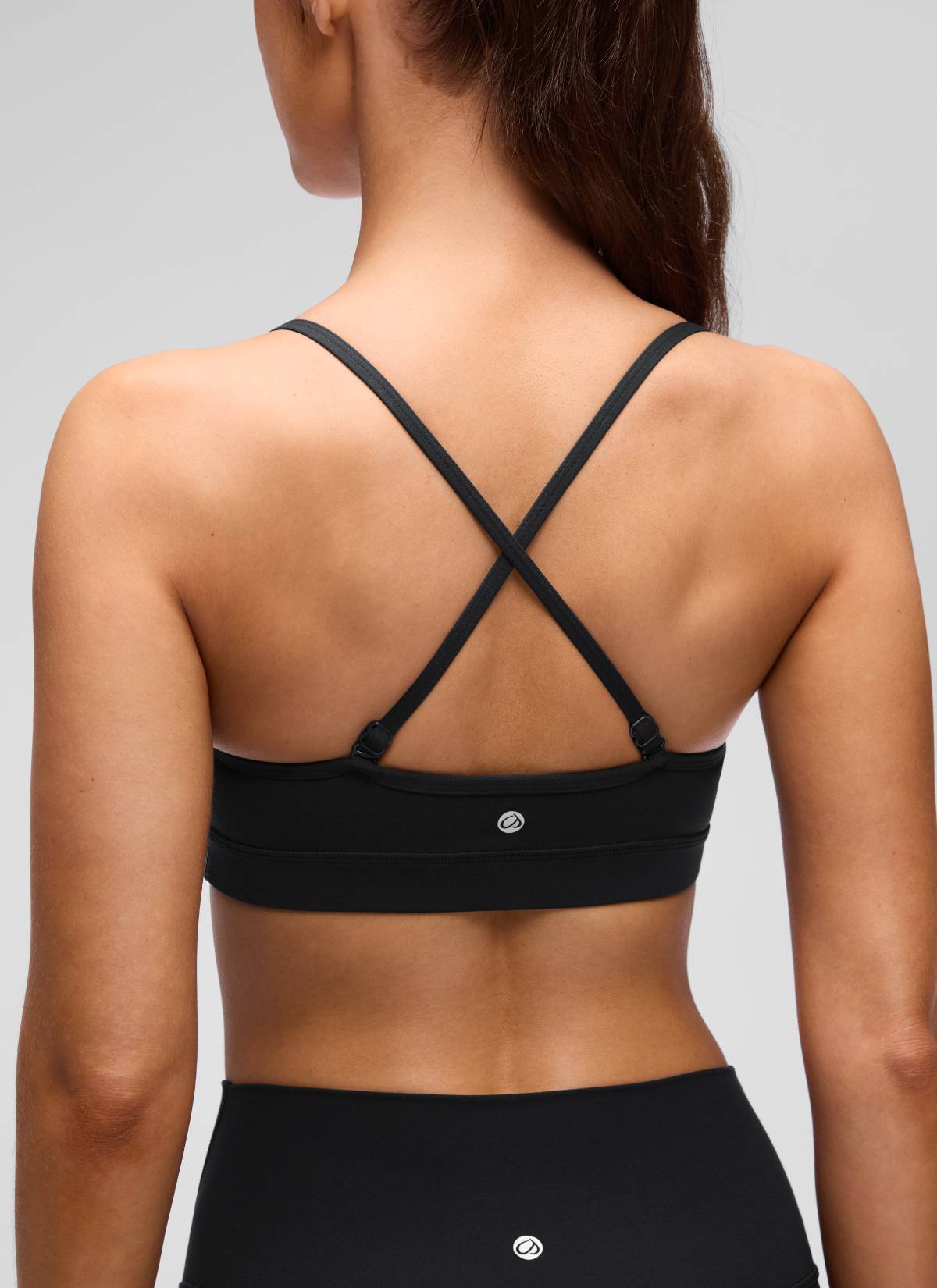 חזיית ספורט Butterluxe V Neck עם רצועות מתכווננות - שחור