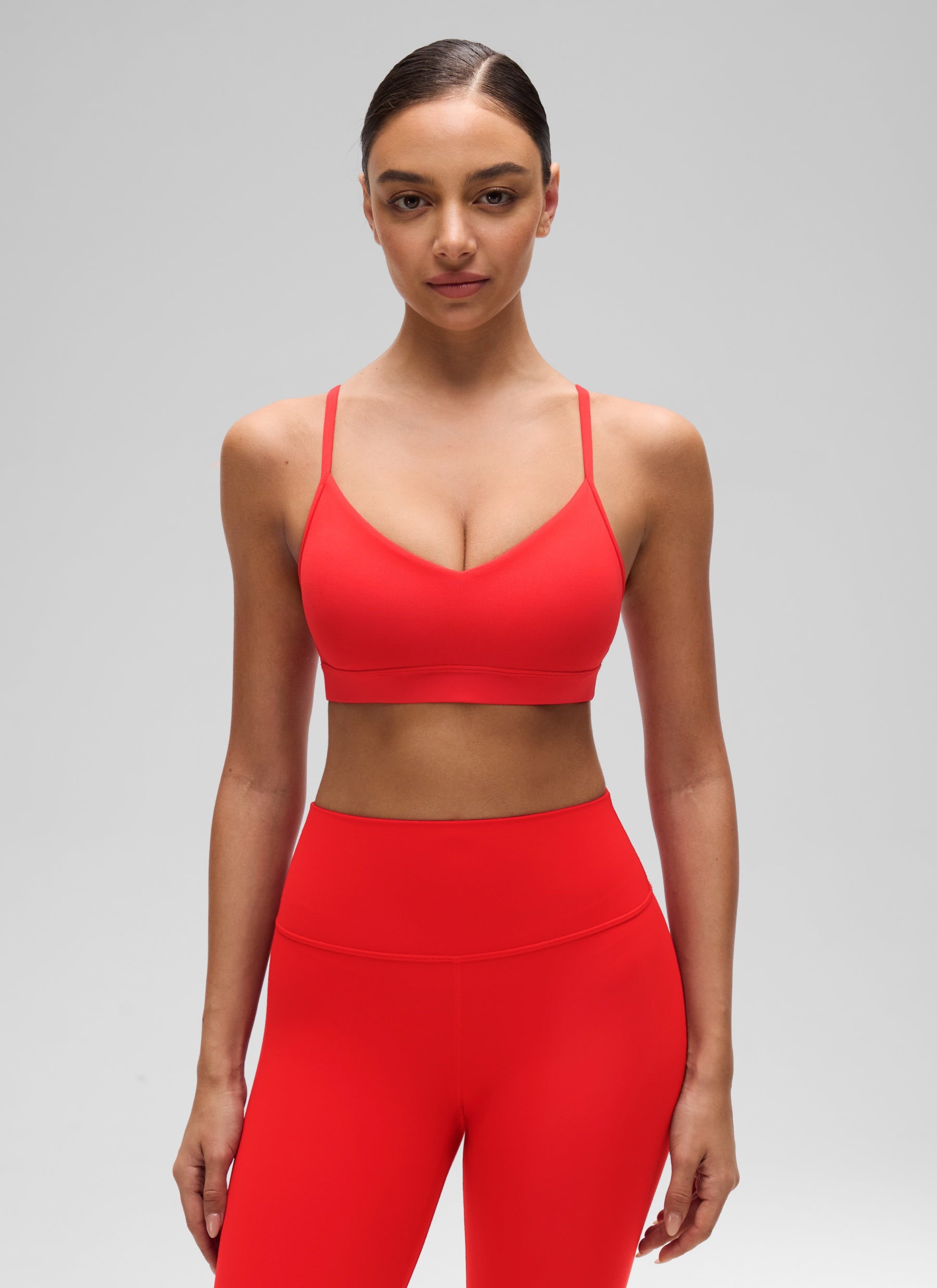 חזיית ספורט Butterluxe V Neck עם רצועות מתכווננות - Deep Red