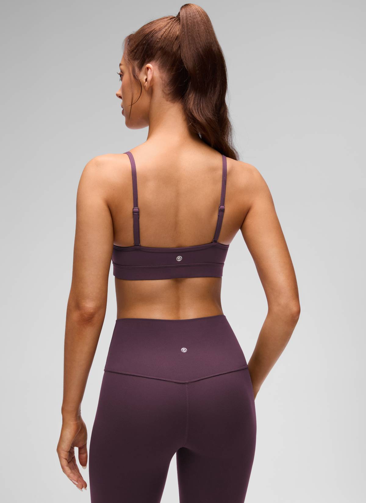 חזיית ספורט Butterluxe V Neck עם רצועות מתכווננות - Grape Purple