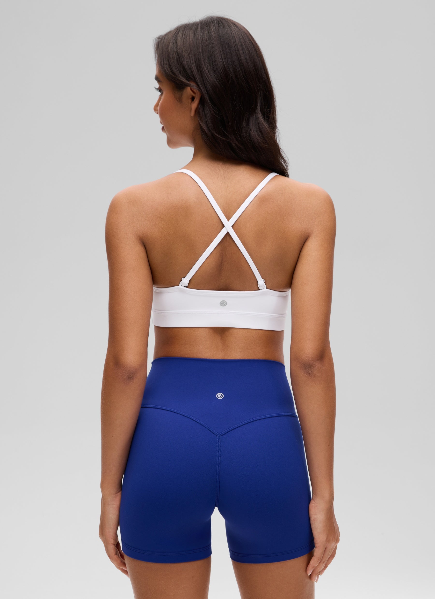 חזיית ספורט Butterluxe V Neck עם רצועות מתכווננות - לבן