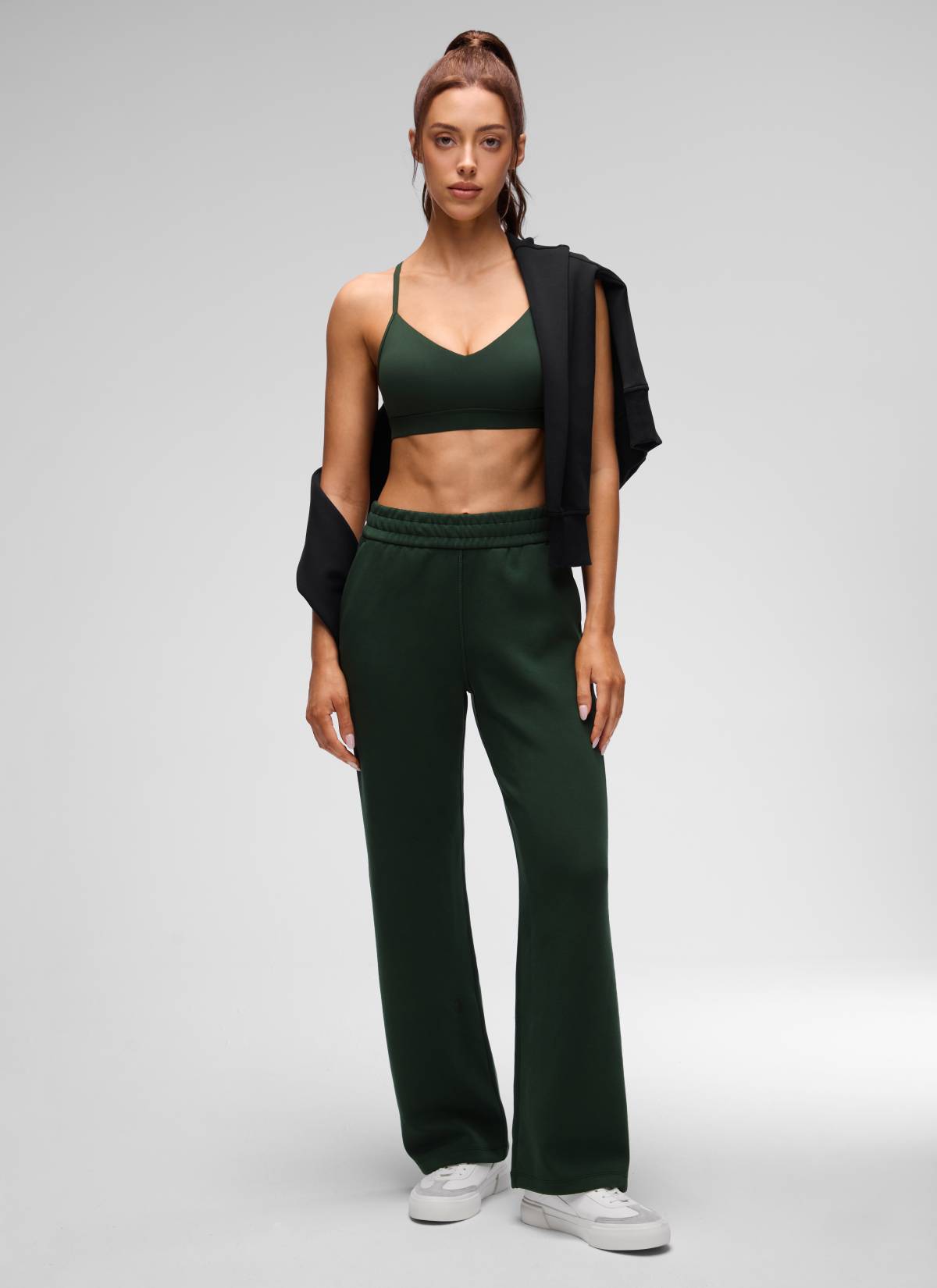 חזיית ספורט Butterluxe V Neck עם רצועות מתכווננות - Legend Green