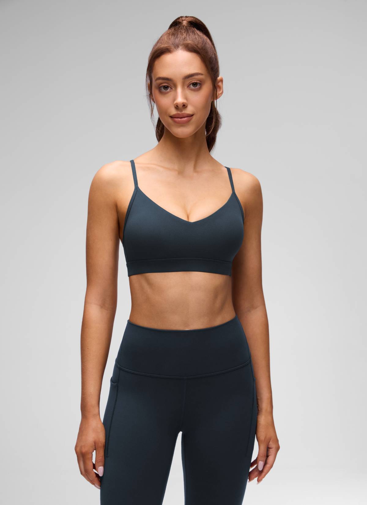 חזיית ספורט Butterluxe V Neck עם רצועות מתכווננות - כחול נייבי