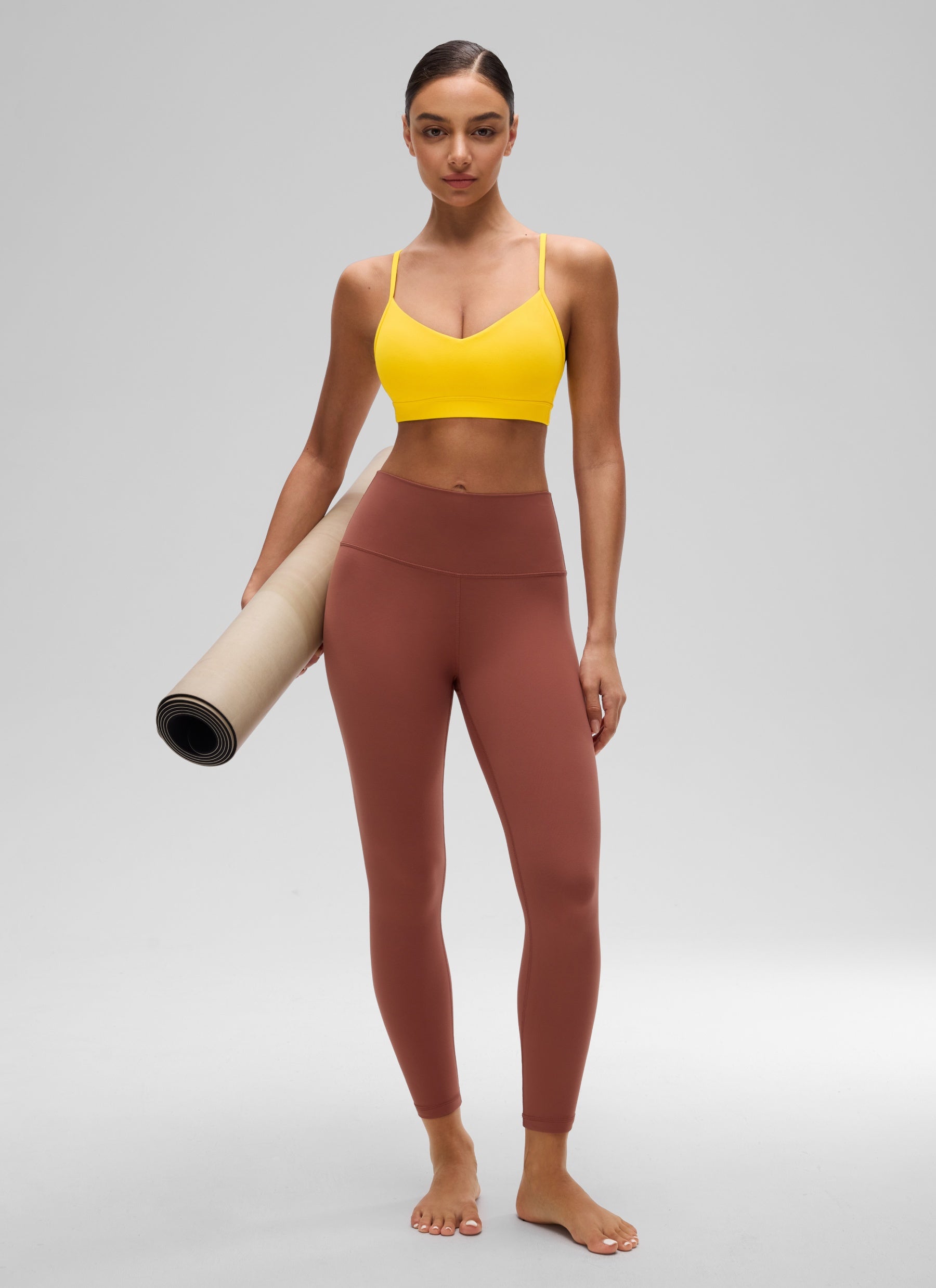 חזיית ספורט Butterluxe V Neck עם רצועות מתכווננות - High Visibility Yellow