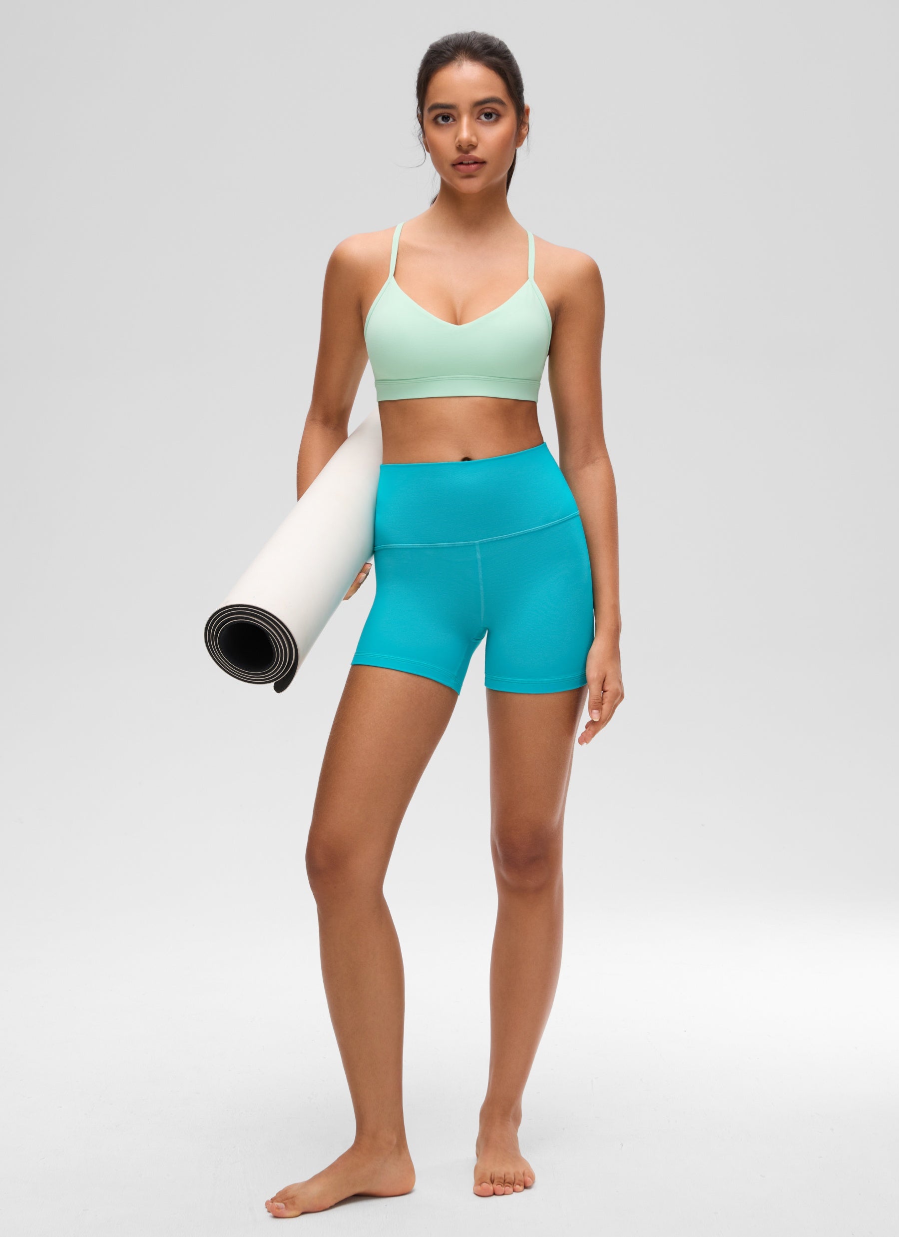 חזיית ספורט Butterluxe V Neck עם רצועות מתכווננות - Mint Moment