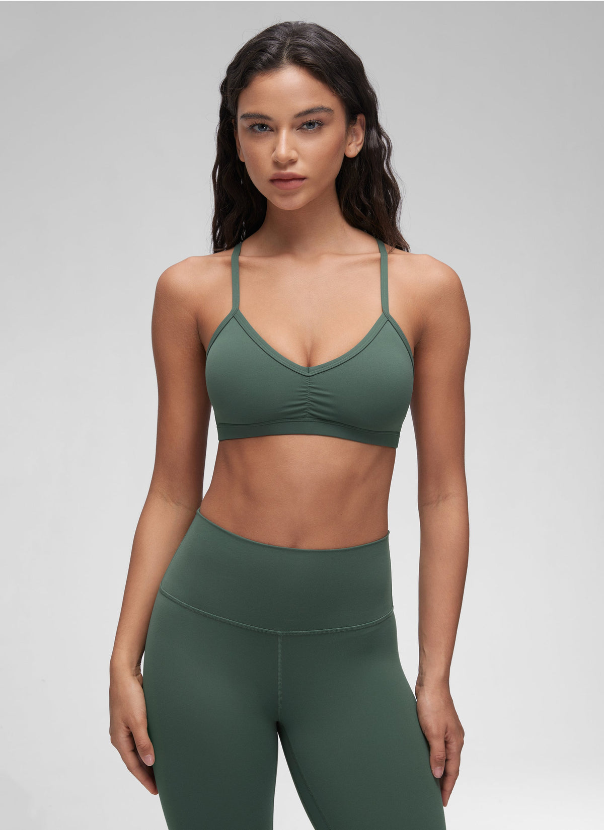 חזיית ספורט Butterluxe Sports Ruched V Neck - ירוק יער