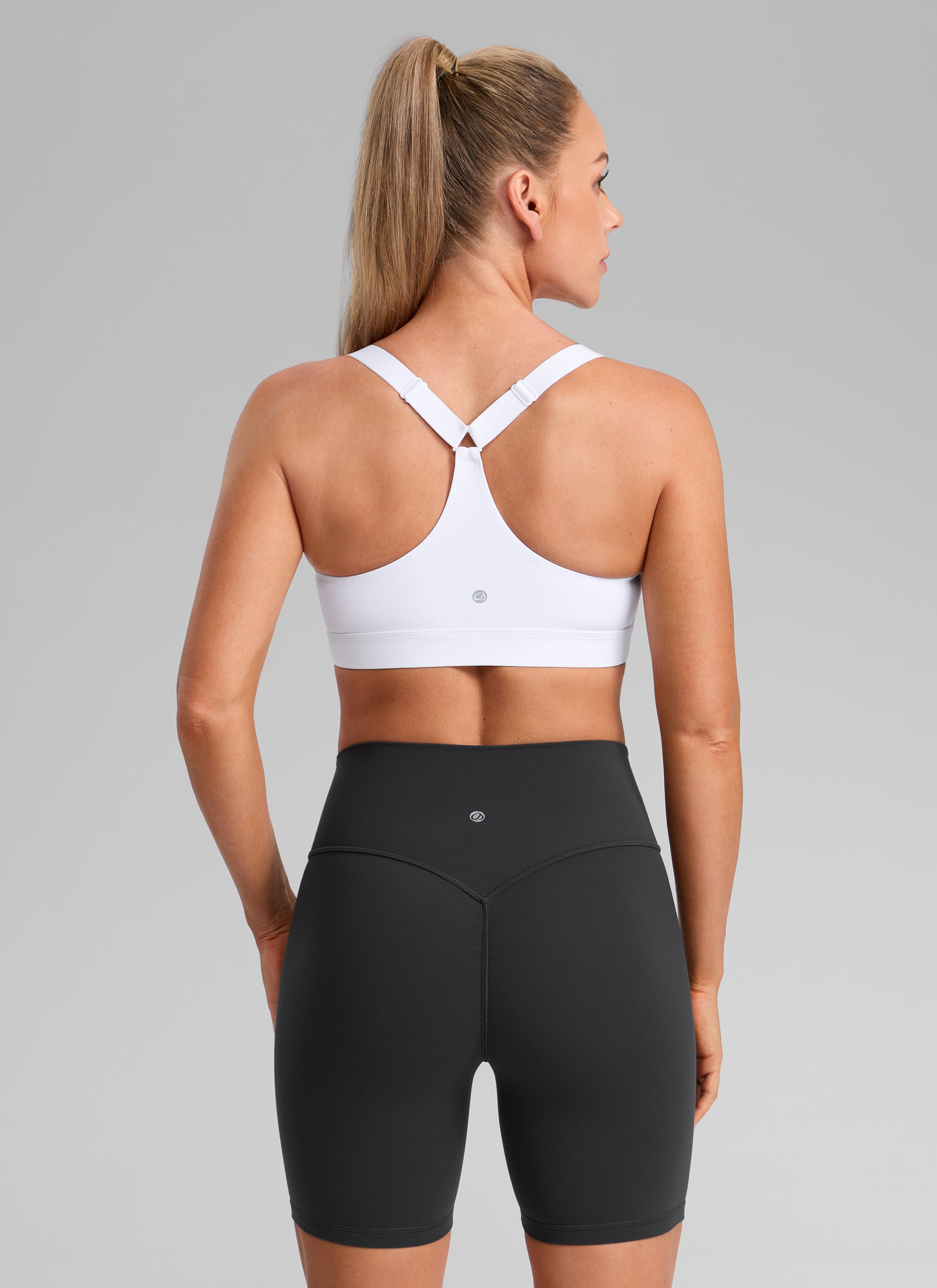 חזיית ספורט תומכת Butterbreeze Scoop Neck Y Back עם רצועות מתכווננות - לבן