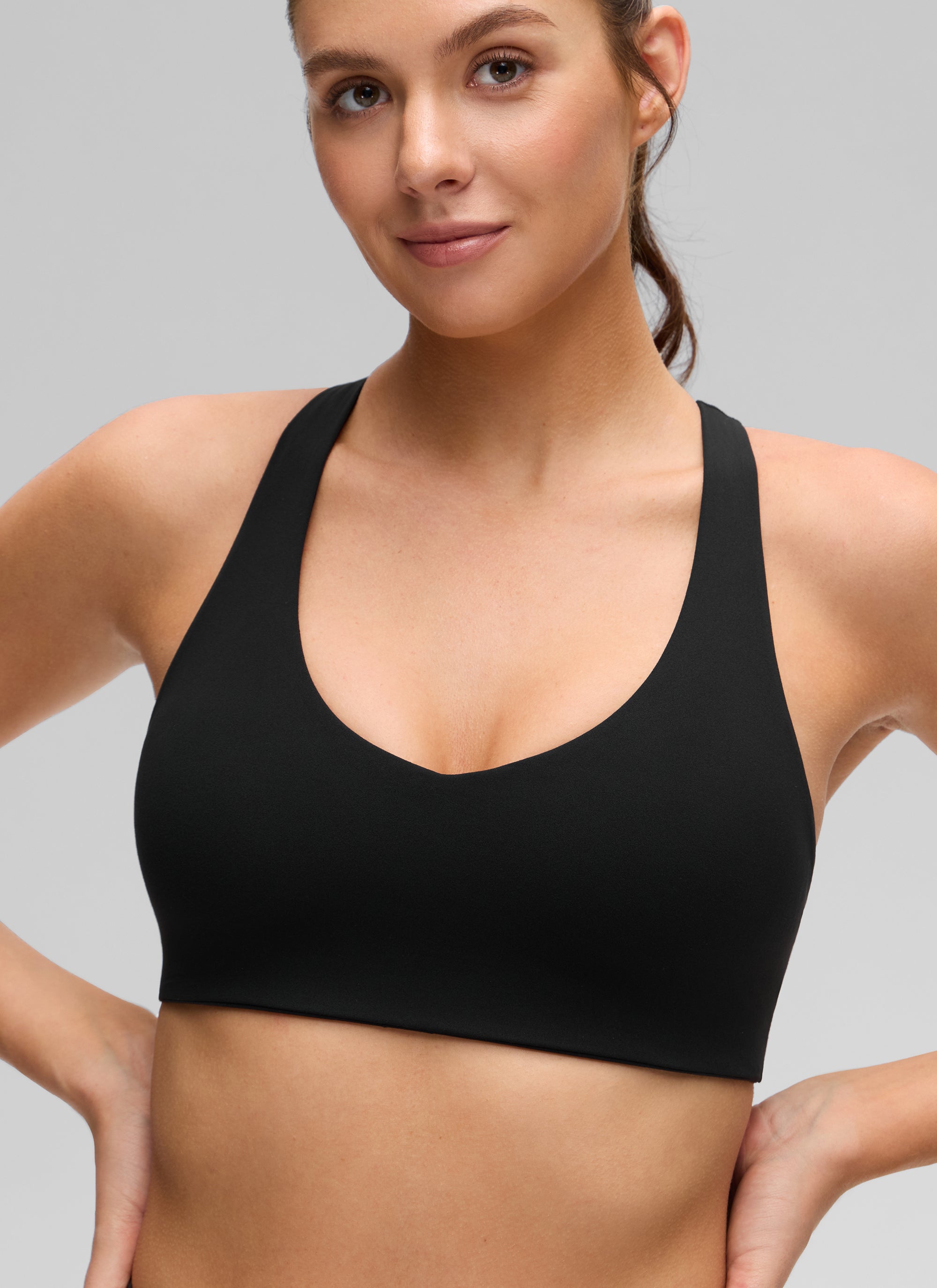 חזיית ספורט Butterluxe V Neck Racerback - שחור