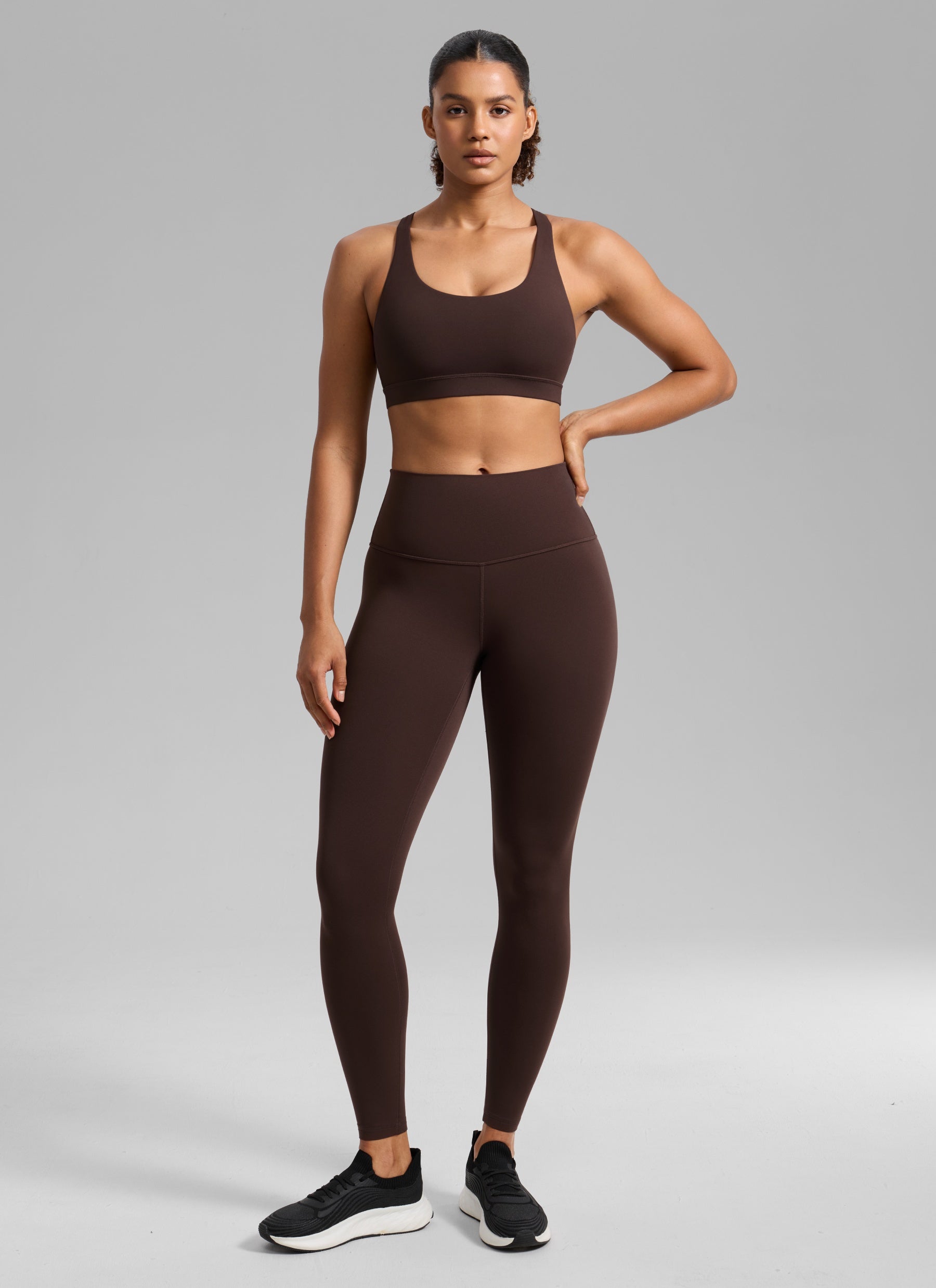 NakedFeel חזיית ספורט תומכת Criss Cross - Hot Fudge Brown