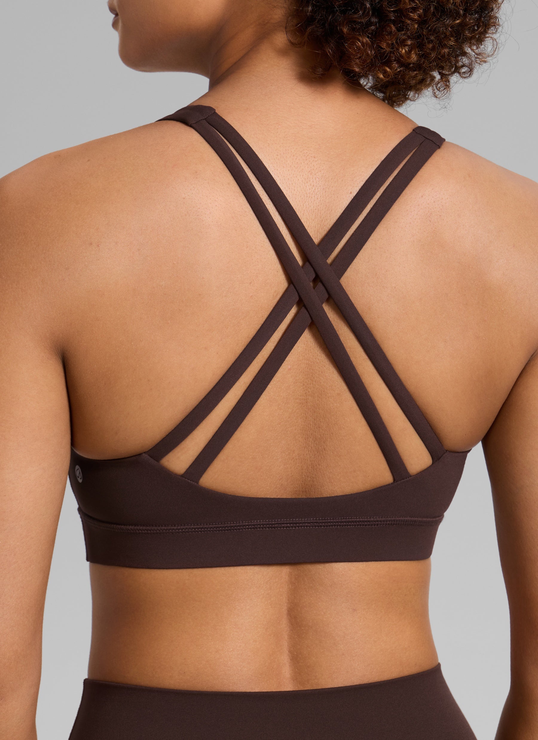 NakedFeel חזיית ספורט תומכת Criss Cross - Hot Fudge Brown