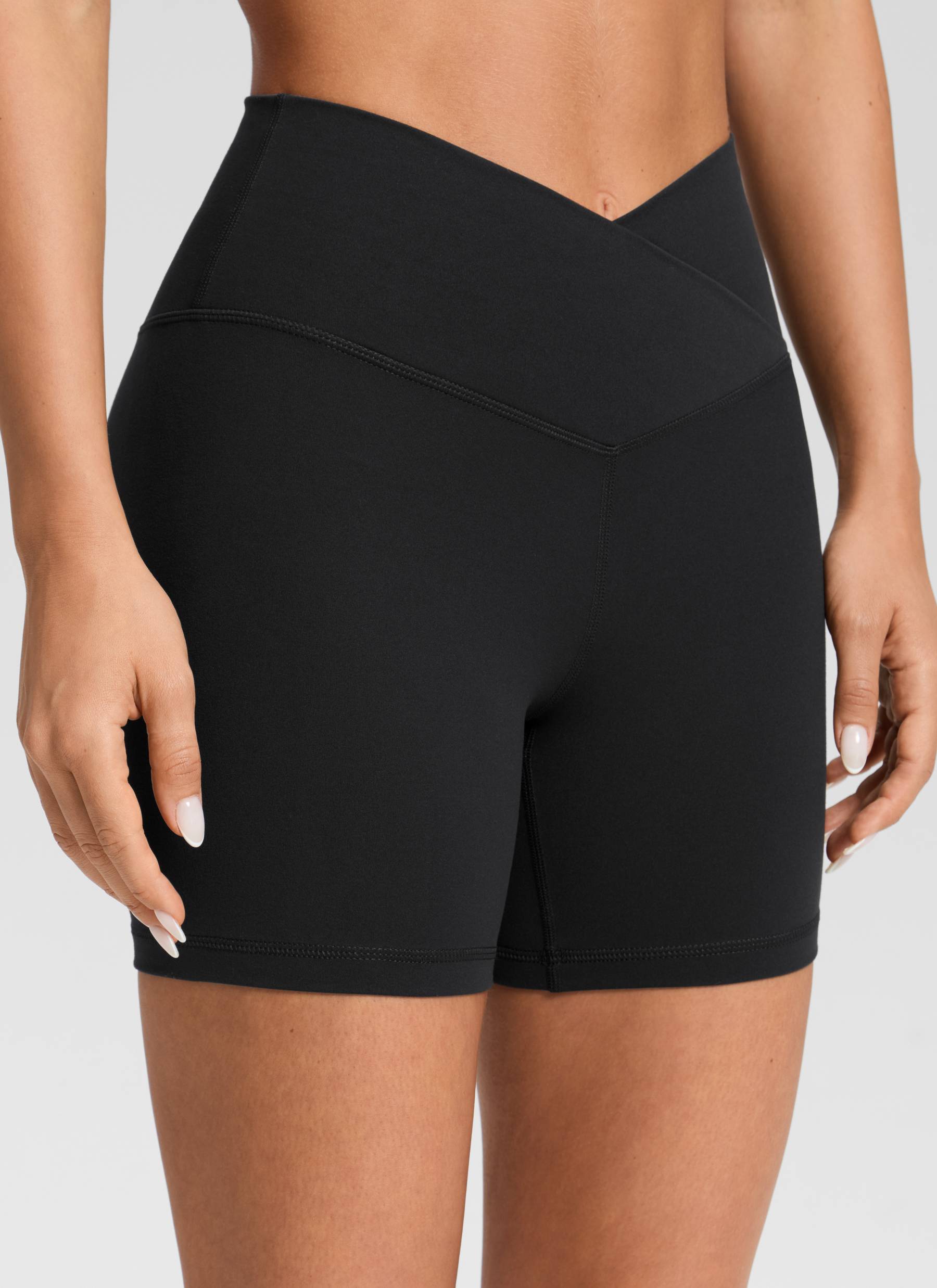 טייץ קצר 5″ V Cross Waist Butterluxe - שחור