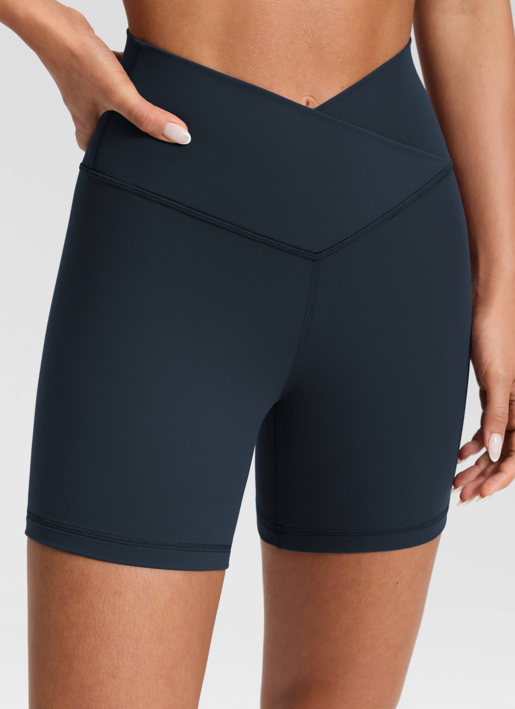 טייץ קצר 5″ V Cross Waist Butterluxe - כחול נייבי