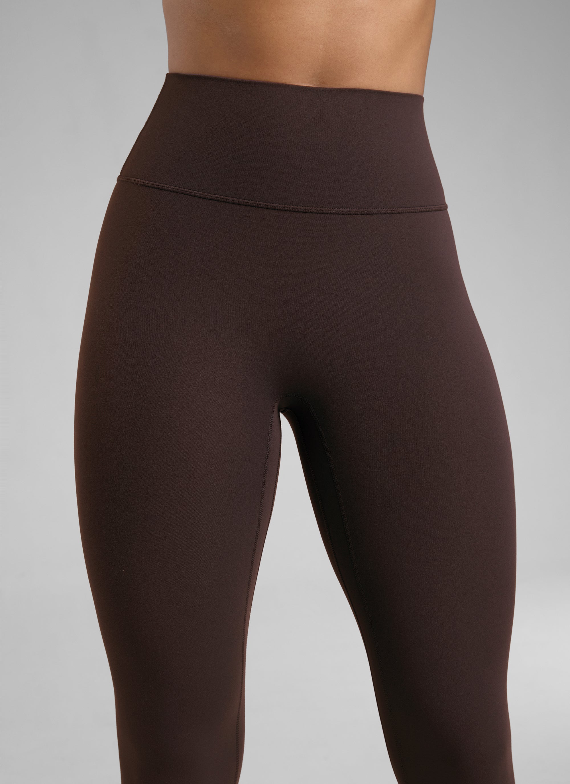 טייץ מחטב+ עם כיווץ בישבן 25" Butterlift Secretsculpt™ ללא תפר קדמי - Hot Fudge Brown