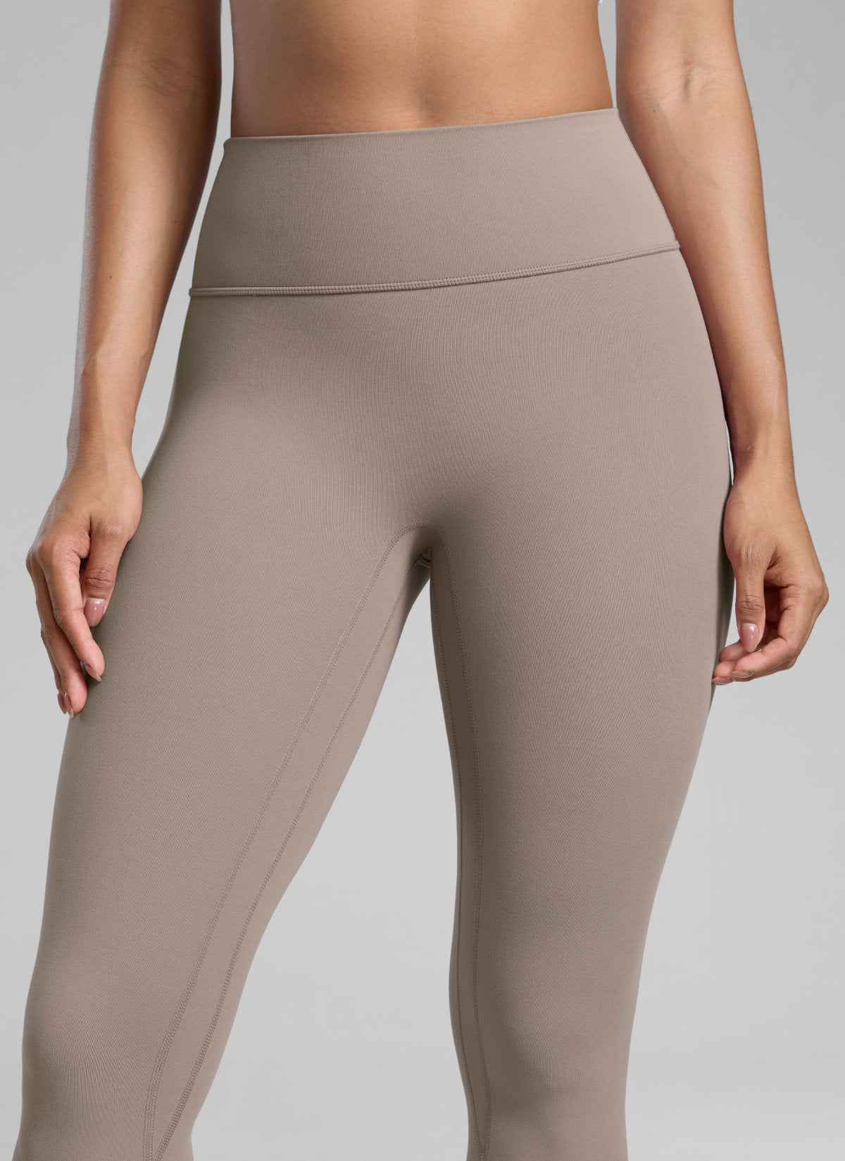 טייץ מחטב+ עם כיווץ בישבן 25" Butterlift Secretsculpt™ ללא תפר קדמי - Creamy Latte